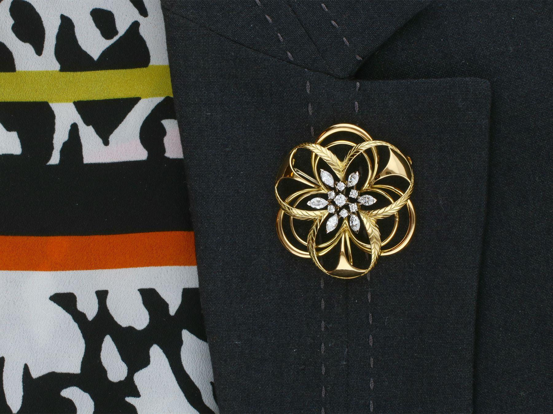 Broche vintage de oro amarillo y diamantes de 2,15 quilates Circa 1960 en venta 4