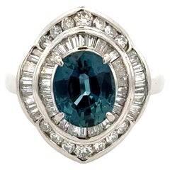 Vintage 2.15 Carat Oval Sapphire GIA and Diamond Platinum Double Halo Ring (bague à double halo en platine)