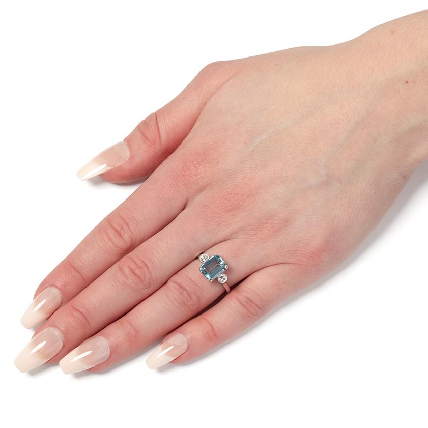 Women's or Men's Vintage 2.15ct Aquamarine and Diamond Trilogy Ring, c.1940s For Sale