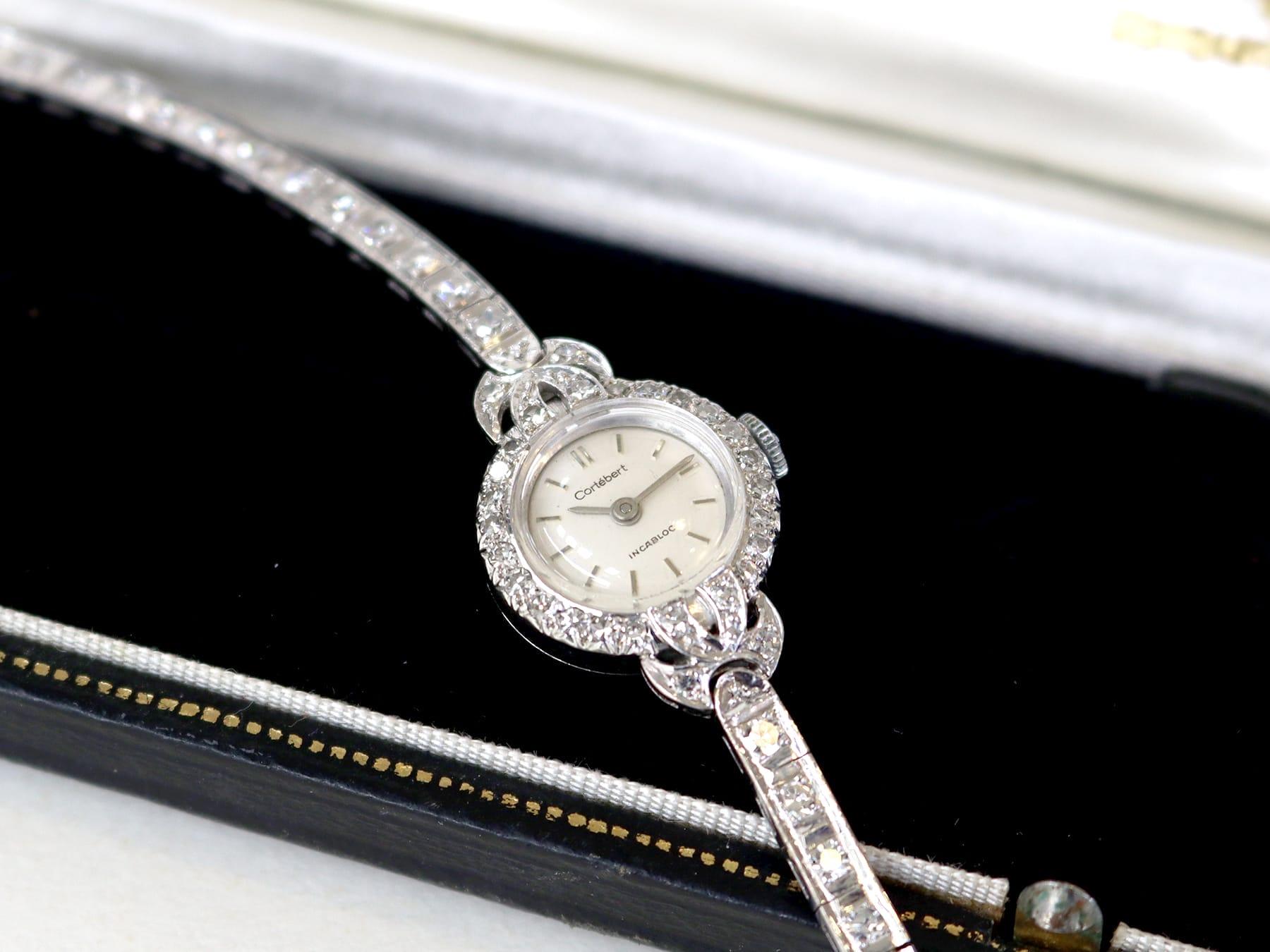 Vintage 2.16 Carat Diamond, Platinum and 18k White Gold Ladies Watch Circa 1940 Excellent état - En vente à Jesmond, Newcastle Upon Tyne