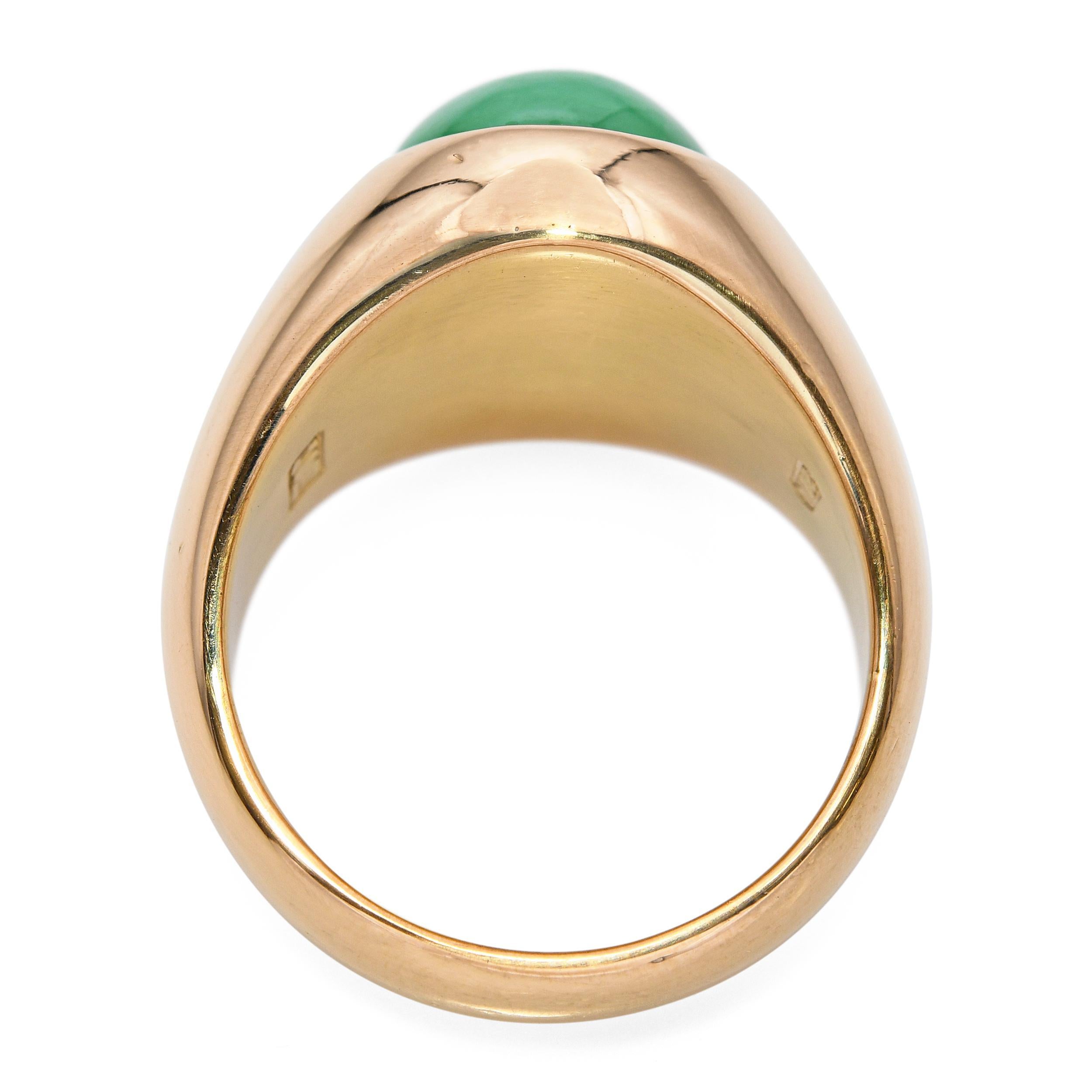 Bague d'époque en or jaune 21k 9.10ct Jade Dôme en vente 1