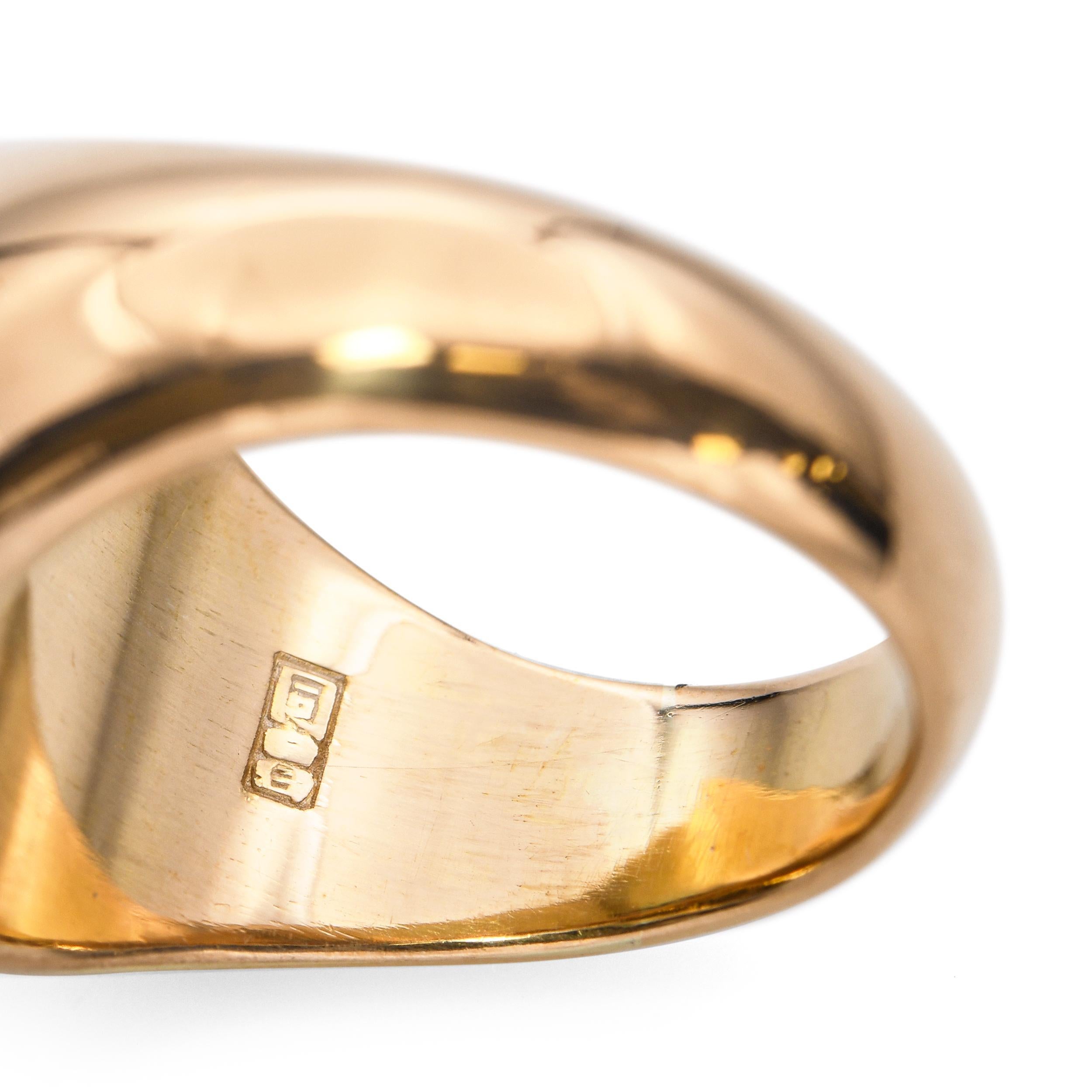 Bague d'époque en or jaune 21k 9.10ct Jade Dôme en vente 2