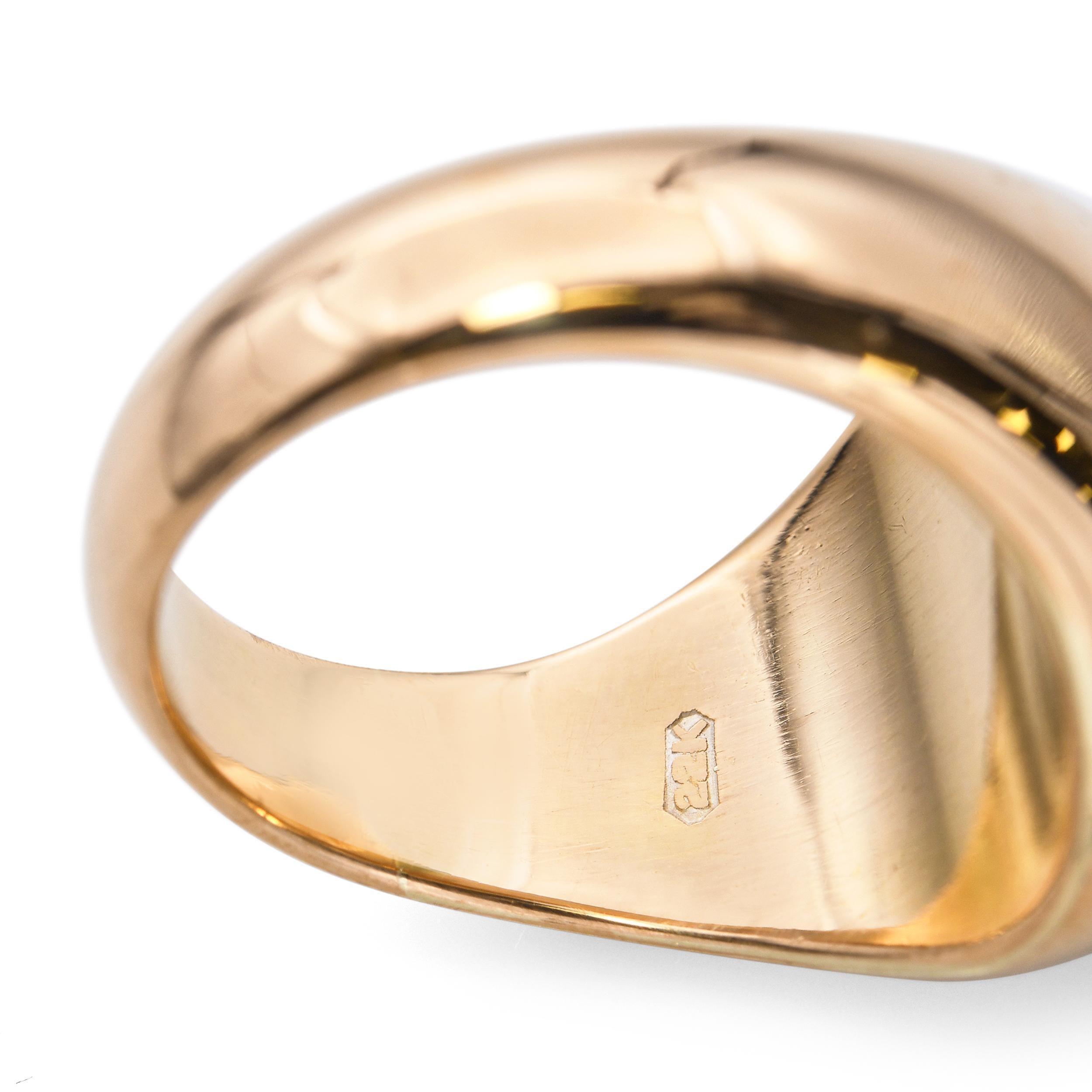 Bague d'époque en or jaune 21k 9.10ct Jade Dôme en vente 3