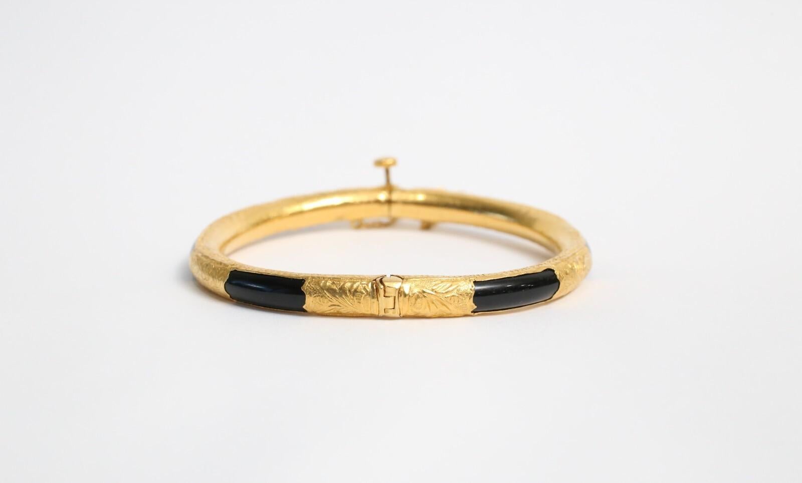 Femenino o masculino Brazalete de bisagra de jade negro chino vintage de oro amarillo de 21 quilates, 7 pulgadas - 17,9 g en venta