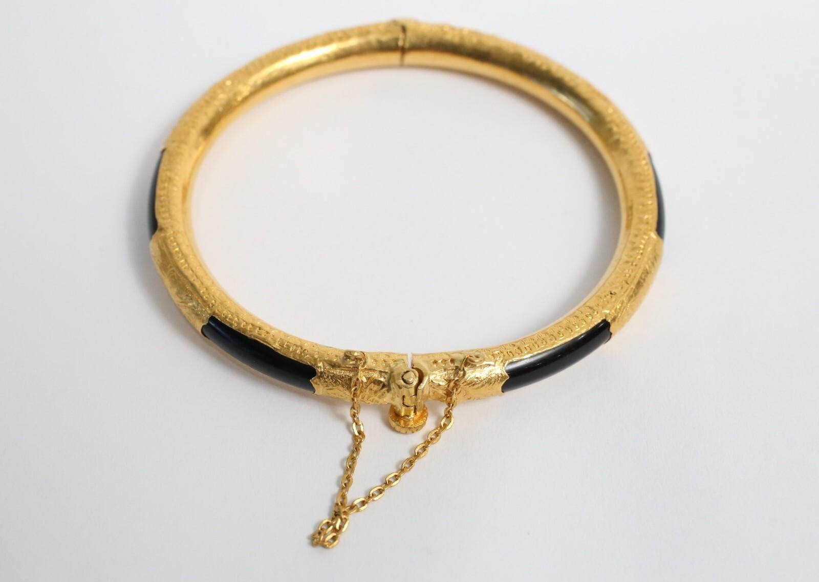 Brazalete de bisagra de jade negro chino vintage de oro amarillo de 21 quilates, 7 pulgadas - 17,9 g en venta 2