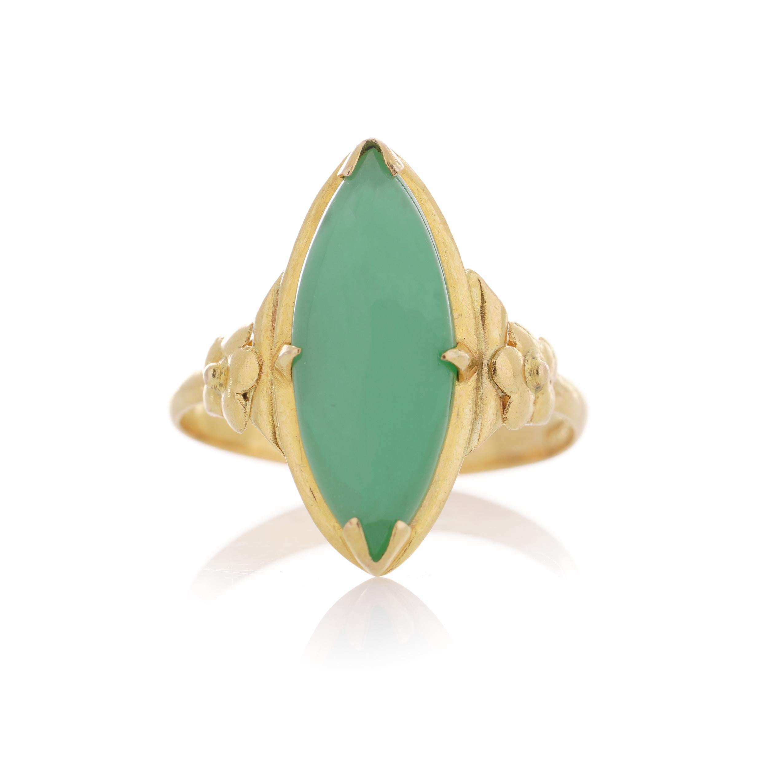 Women's or Men's Vintage 21kt. yellow gold marquise cut jade ring For Sale