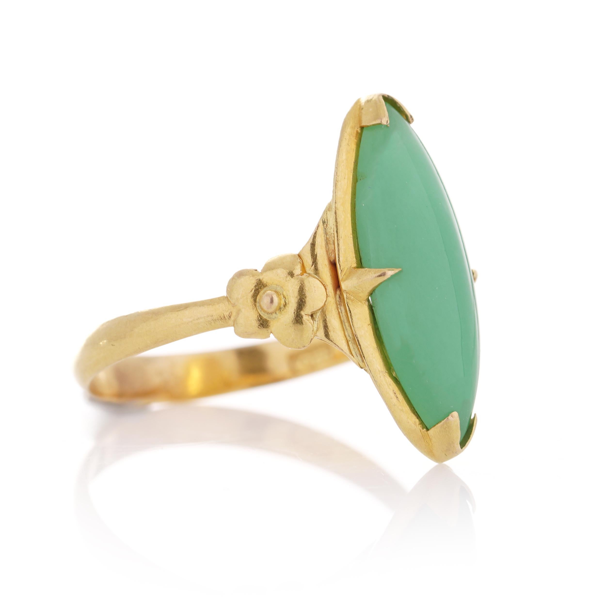 Vintage 21kt. yellow gold marquise cut jade ring For Sale 1