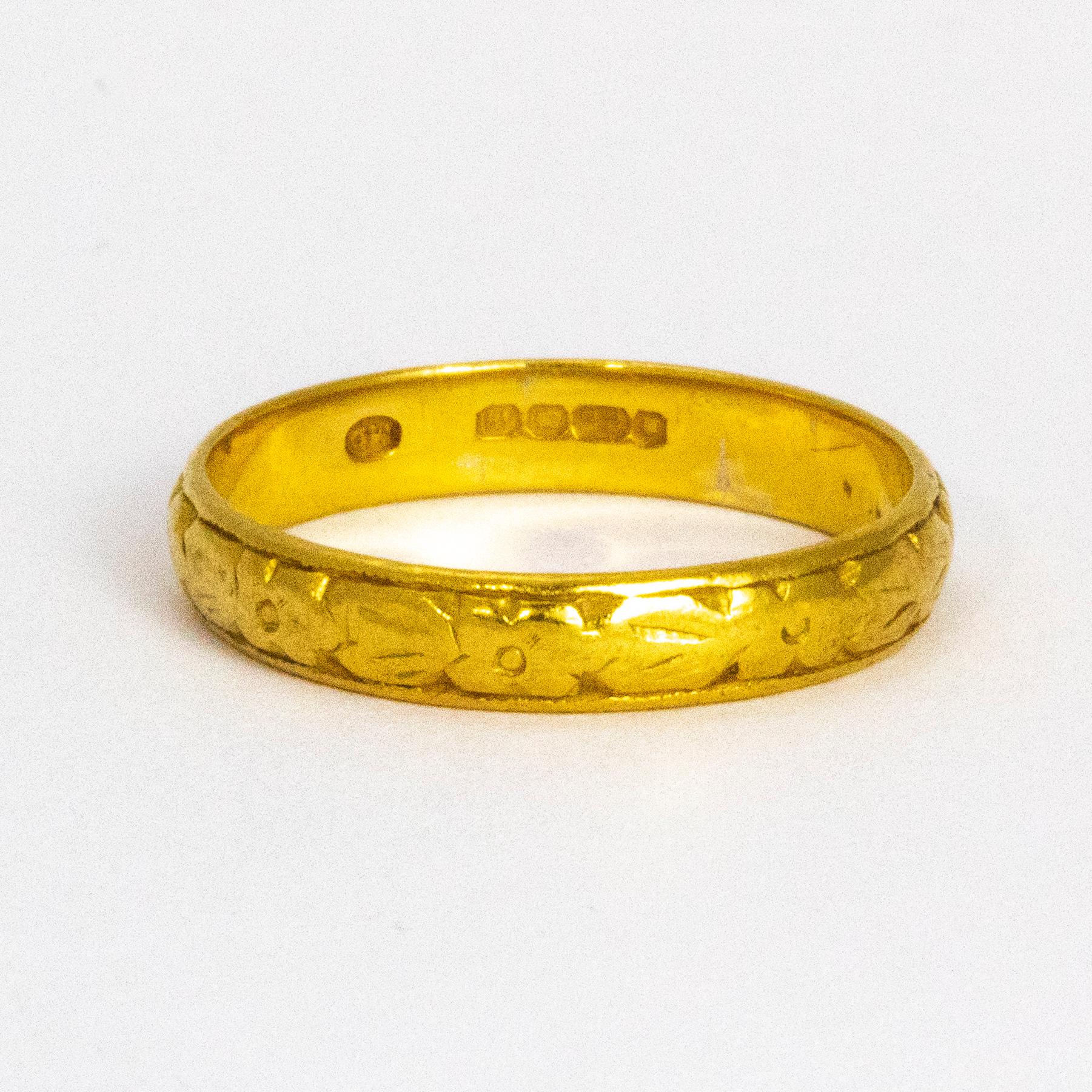 Vintage 22 Carat Fancy Gold Band In Good Condition In Chipping Campden, GB