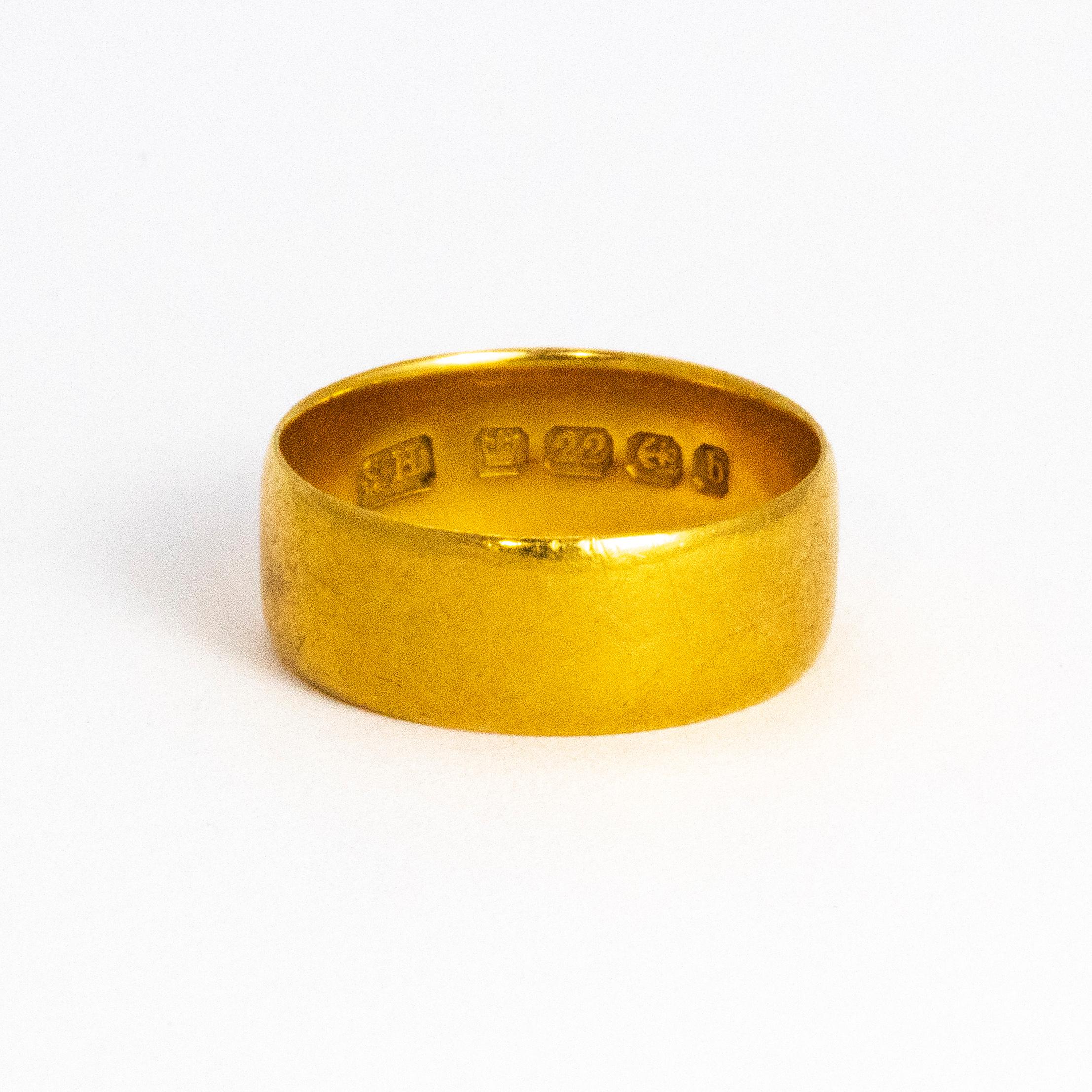 Glossy 22ct gold band, made in Birmingham England. Perfect for a wedding band or just a simple everyday piece.

Ring Size: L or 5 3/4
Band Width: 6mm