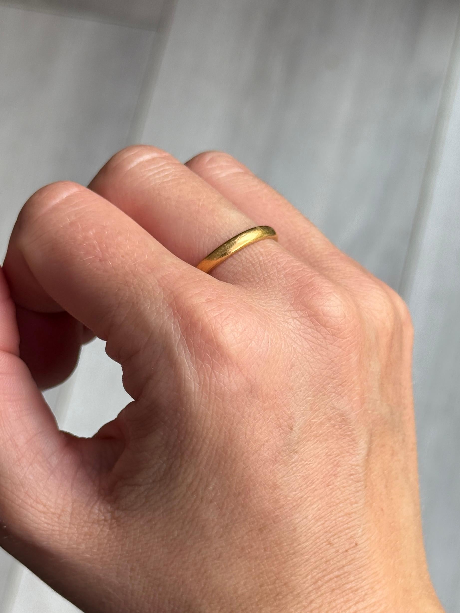 Simple gold bands make the classic wedding band or can be worn as a stylish everyday wear ring to stack or wear alone. Modelled in 22ct Gold and made in London 1954. 

Ring Size: M or 6 1/4
Band Width: 2.5mm 
Height off finger: 1mm

Weight: 3.2g
