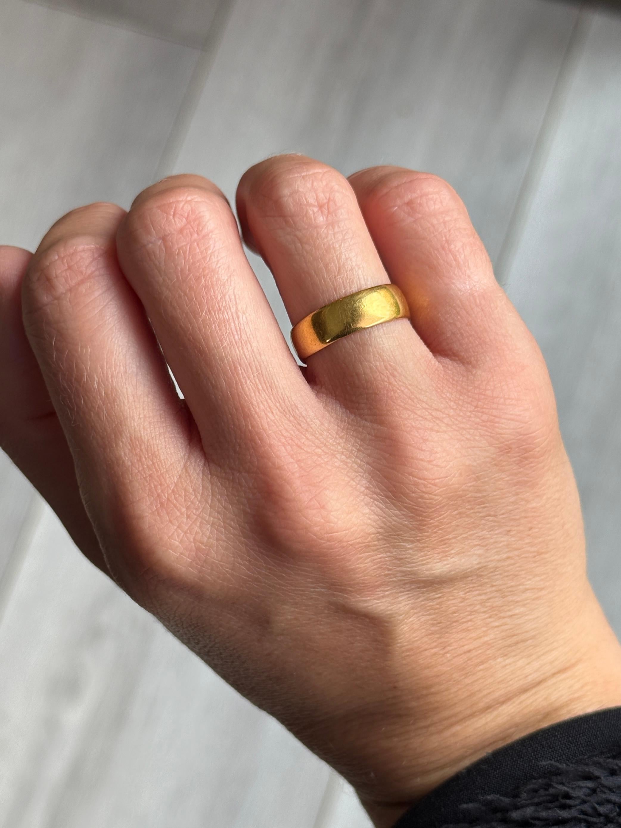 Vintage 22 Carat Gold Band In Good Condition For Sale In Chipping Campden, GB