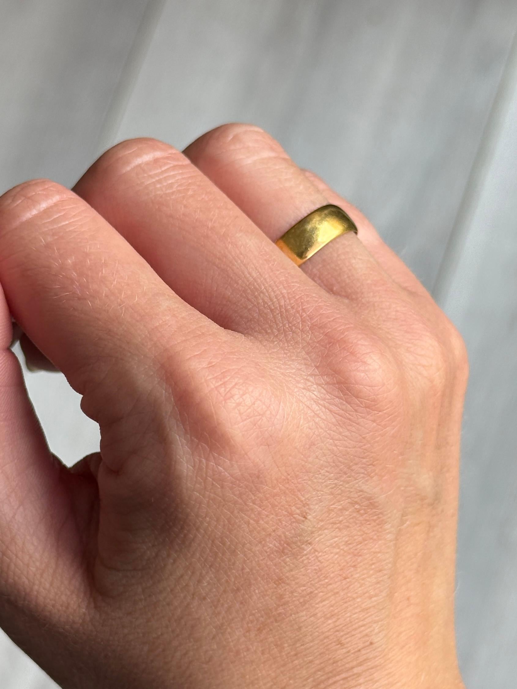 Women's or Men's Vintage 22 Carat Gold Band For Sale