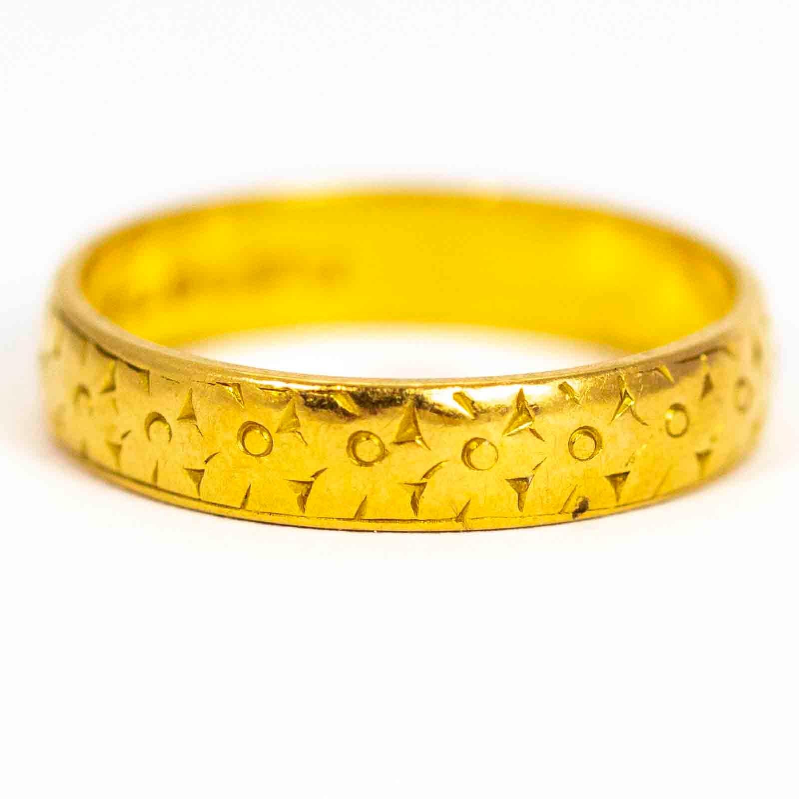 Vintage 22 Carat Gold Ornate Band In Good Condition In Chipping Campden, GB