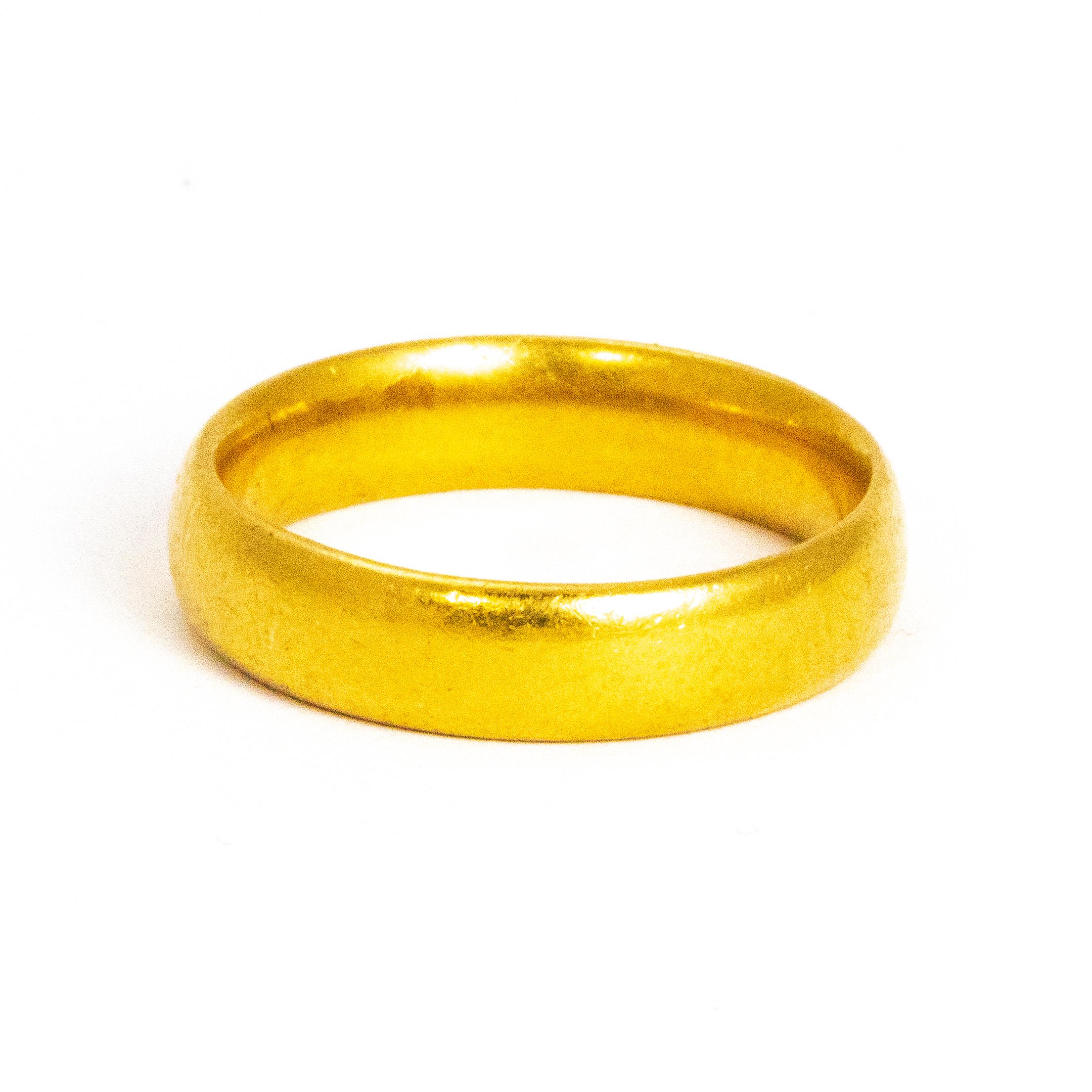 Vintage 22 Carat Gold Wedding Band In Good Condition In Chipping Campden, GB