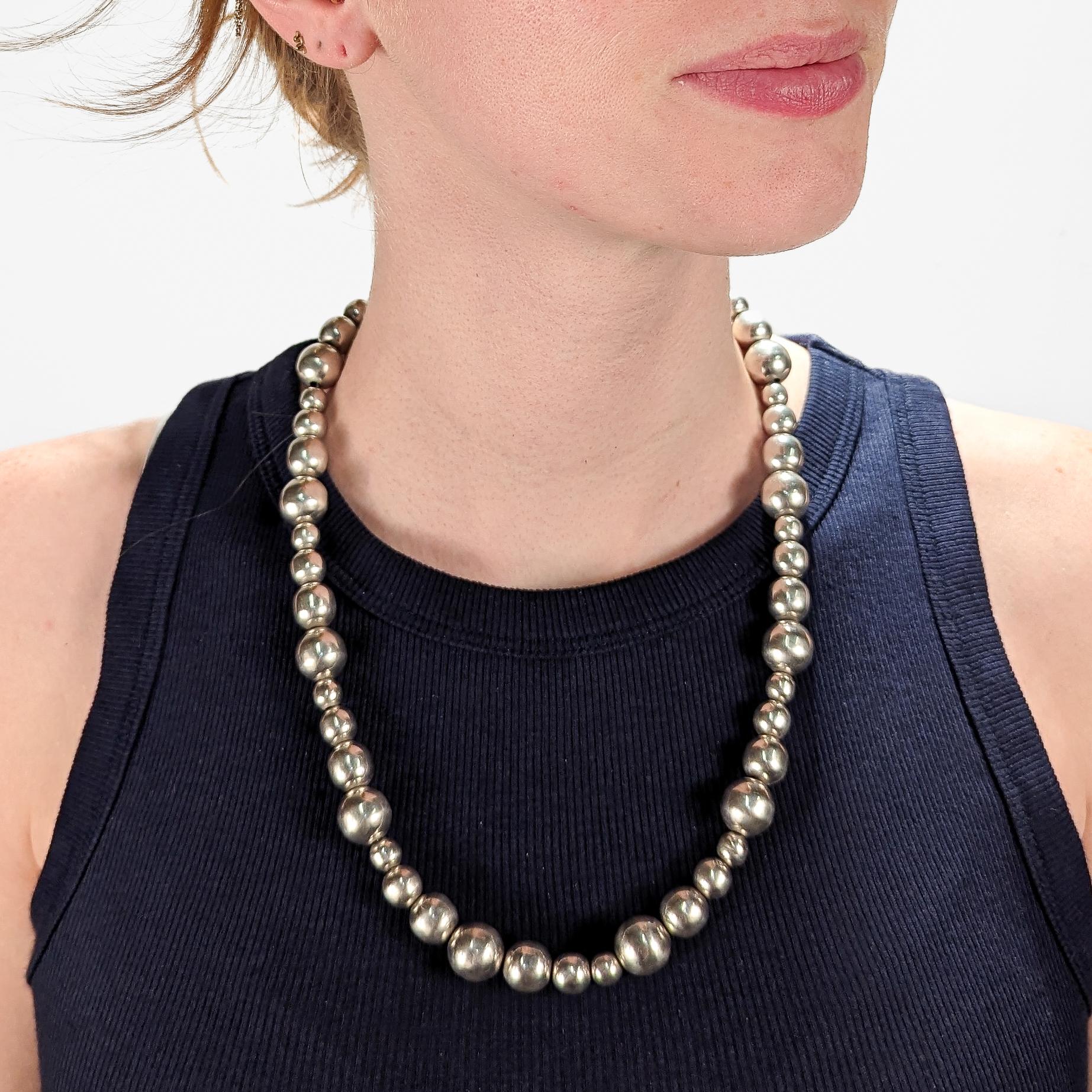 A fine Mexican beaded necklace.

In sterling silver.

With off-round beads in a repeating, graduated pattern that range from 8mm to 14mm in diameter.

Simply a wonderful Mexican sterling necklace!

Date:
20th Century

Overall Condition:
It is in
