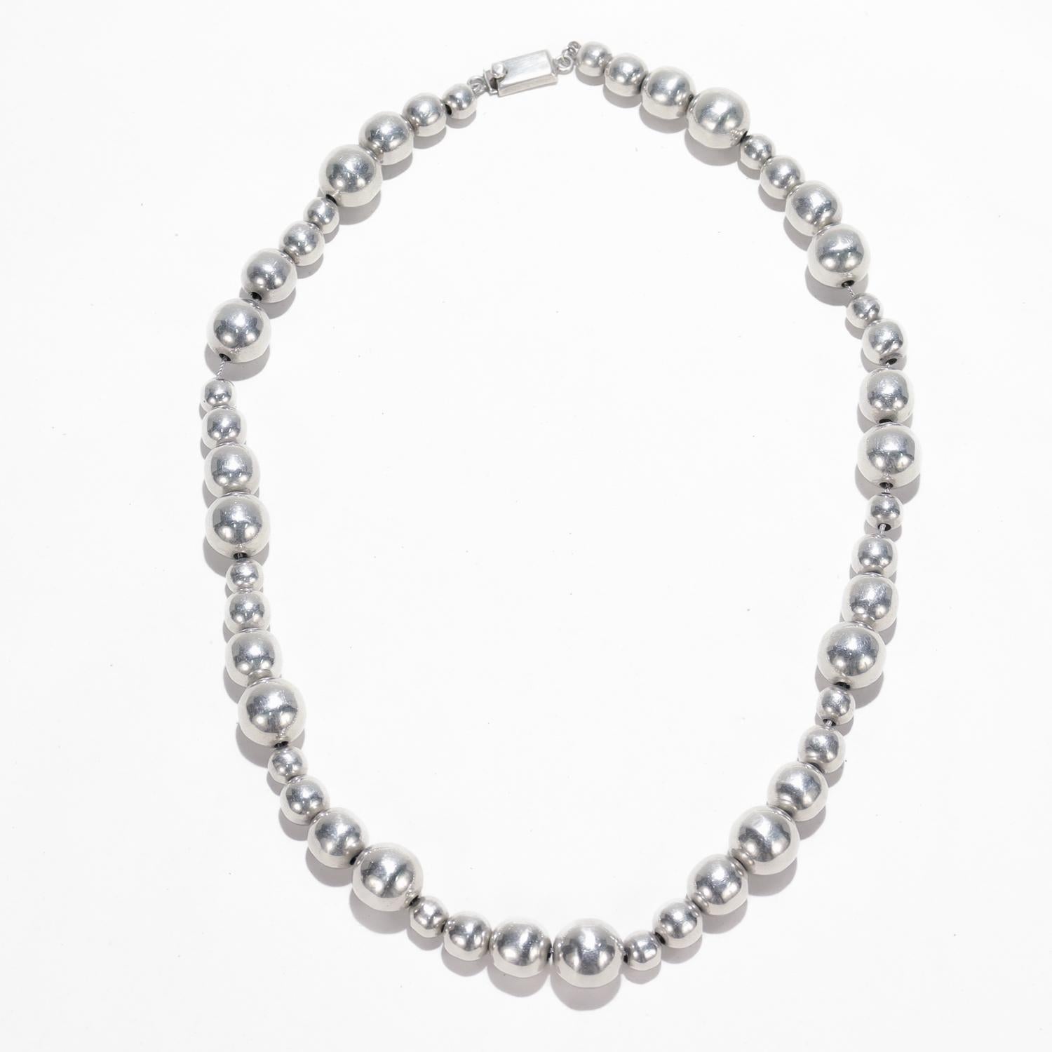Retro Vintage 22-Inch Mexican Sterling Silver Graduated Bead Necklace For Sale