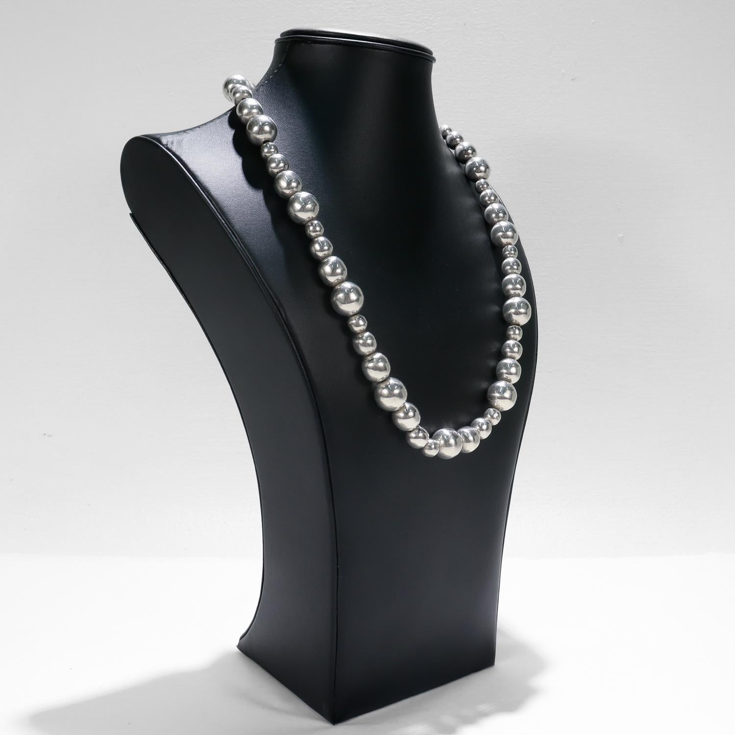 Vintage 22-Inch Mexican Sterling Silver Graduated Bead Necklace In Good Condition For Sale In Philadelphia, PA