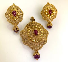 Vintage 22 Karat Gold Moghul Necklace and Earrings Natural Rubies.