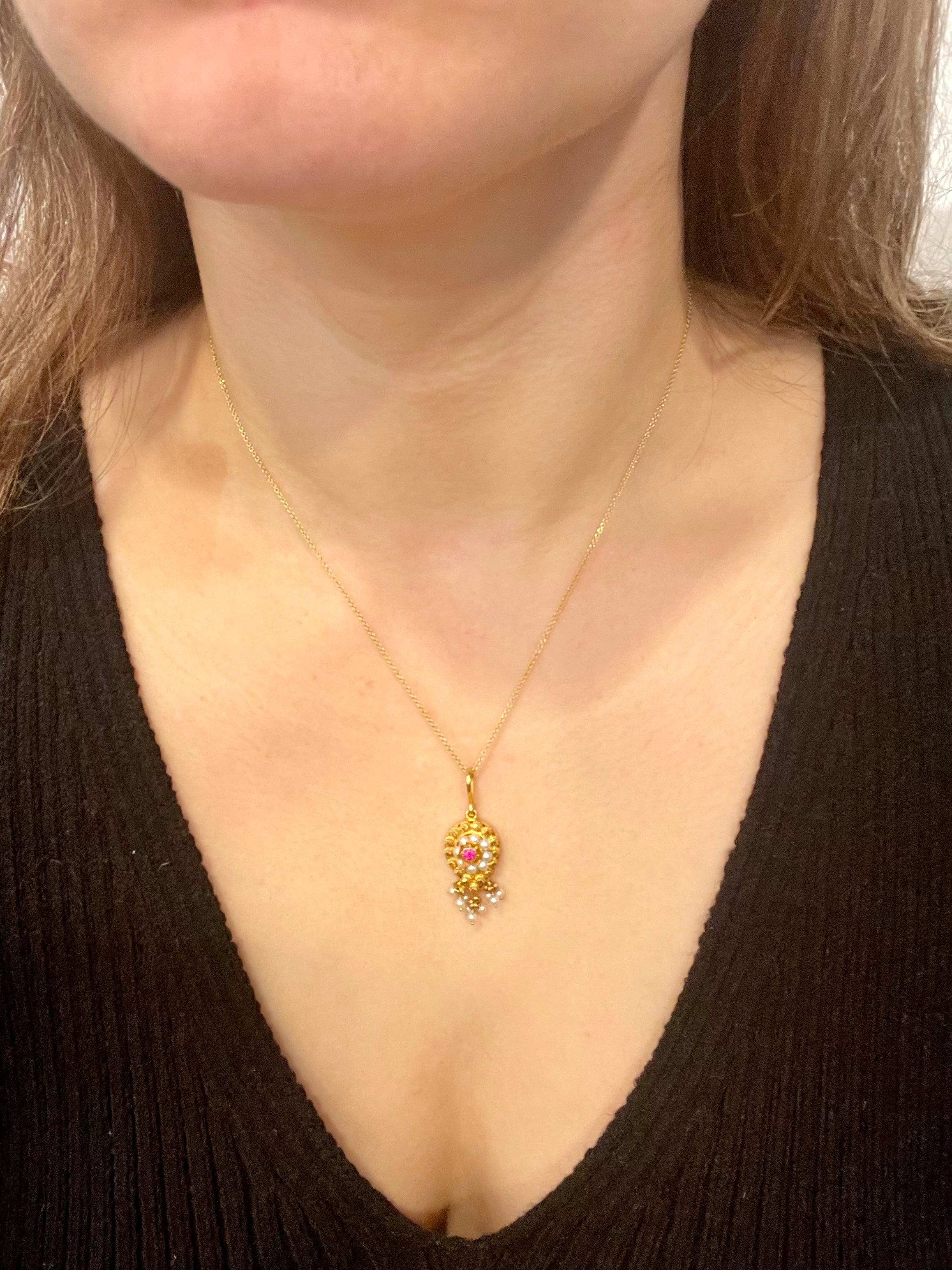 Vintage 22 Karat Yellow Gold Pendant Necklace with 18 Karat Yellow Gold Chain 6