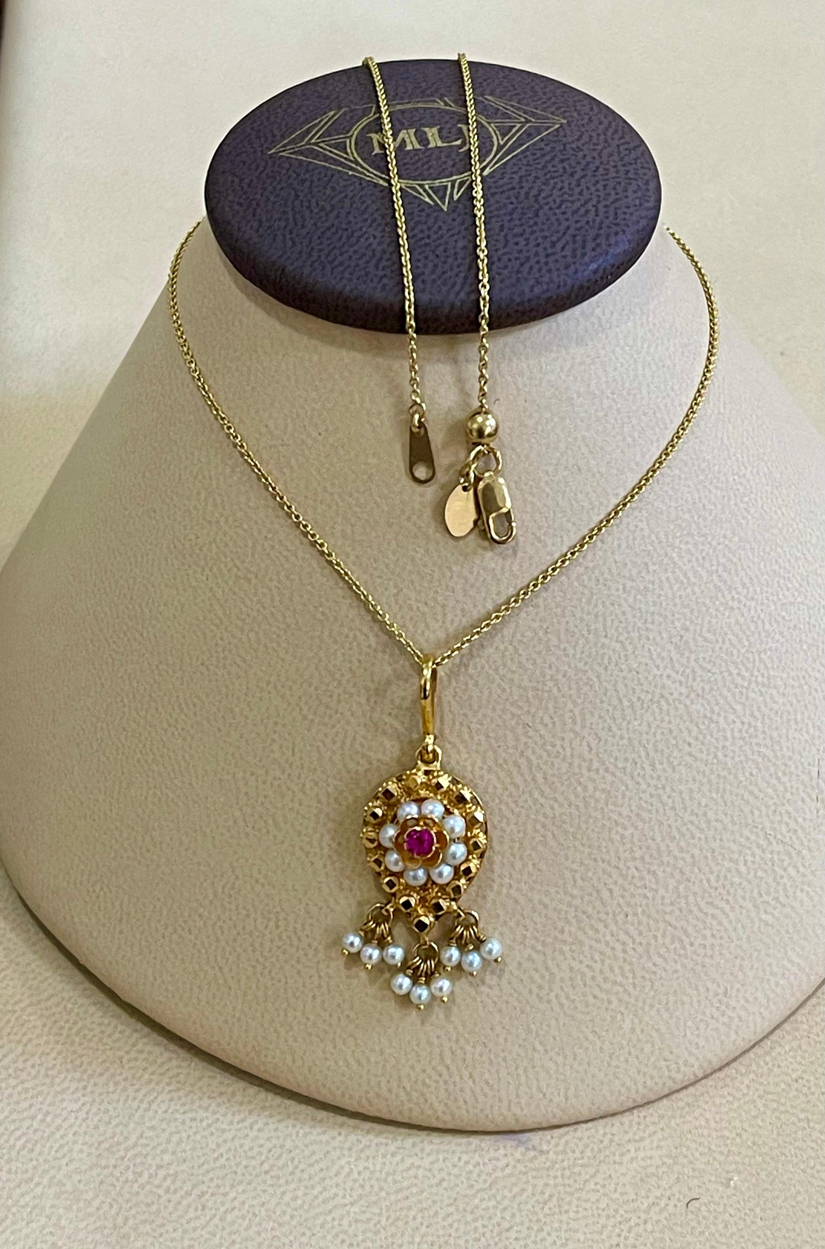 Women's Vintage 22 Karat Yellow Gold Pendant Necklace with 18 Karat Yellow Gold Chain