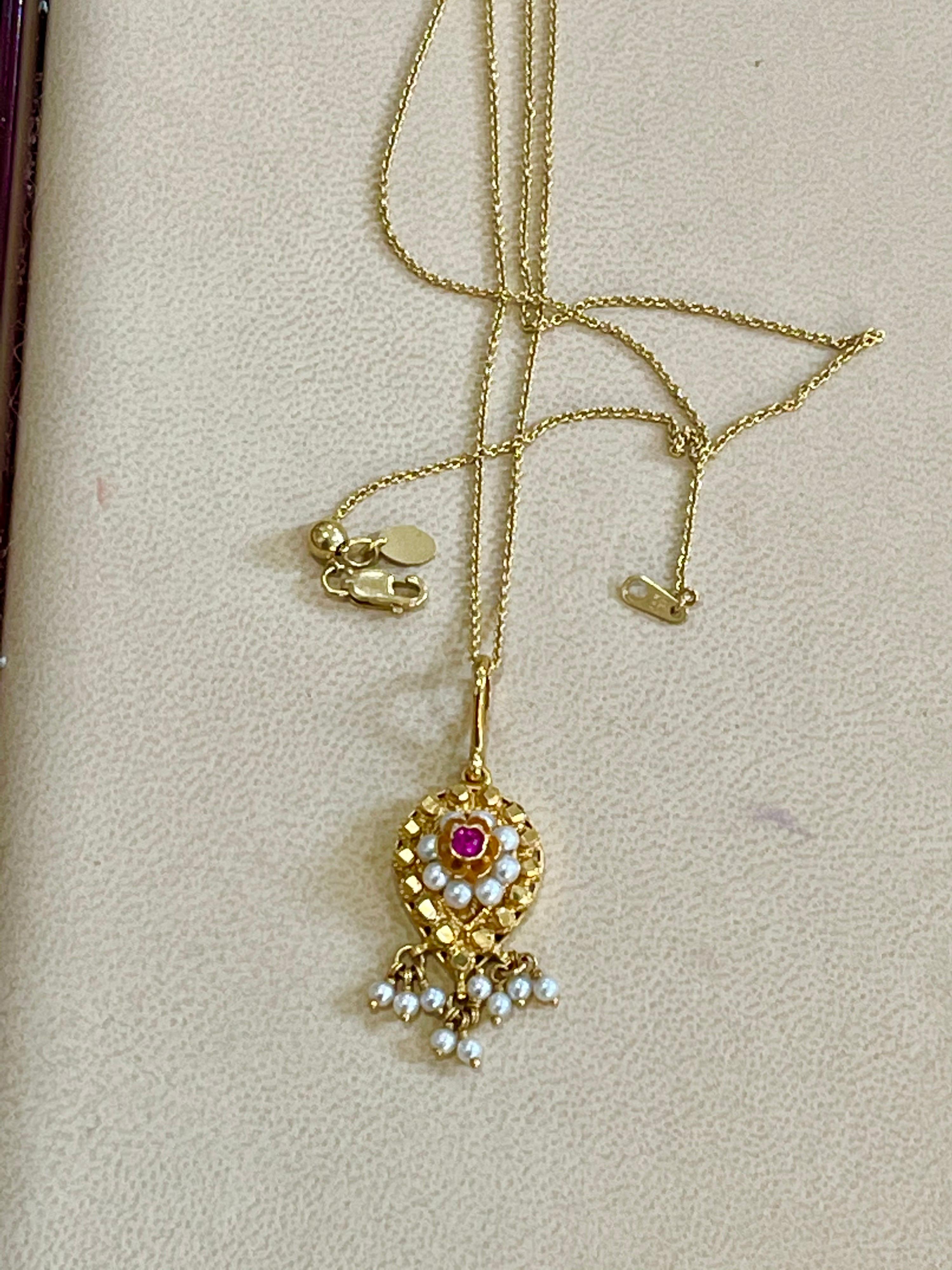 Vintage 22 Karat Yellow Gold Pendant Necklace with 18 Karat Yellow Gold Chain 1