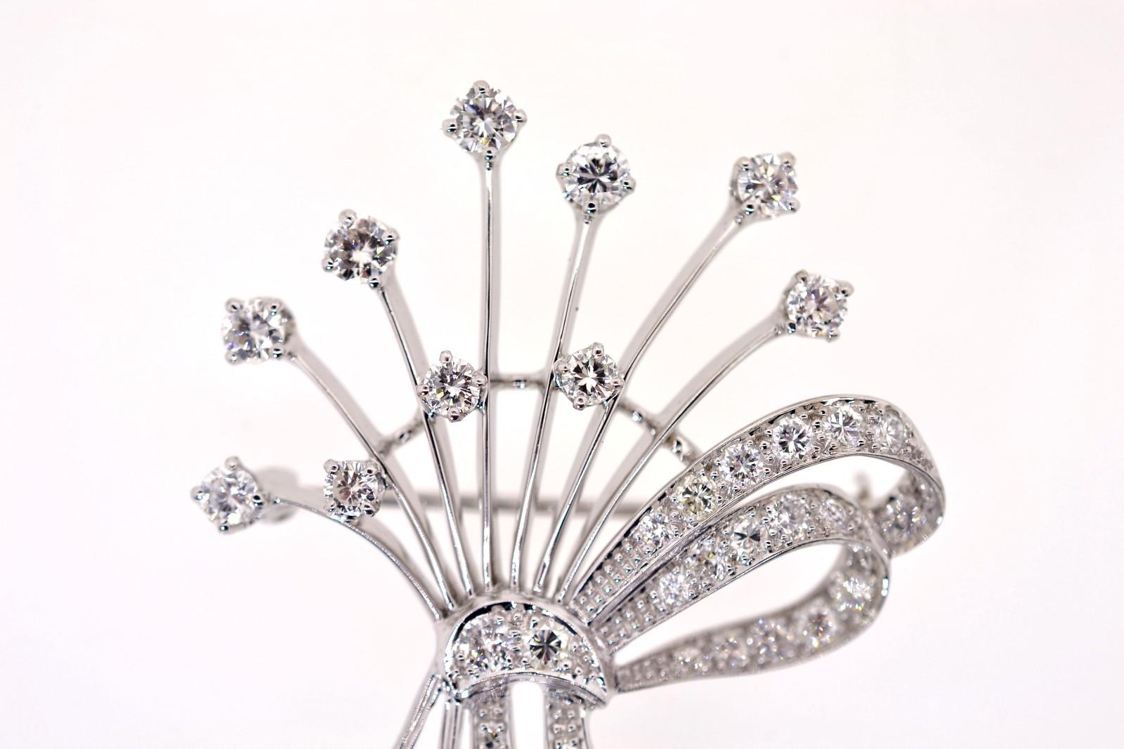 Vintage 2.20 Carat Diamond and Platinum Brooch In Good Condition For Sale In Beverly Hills, CA