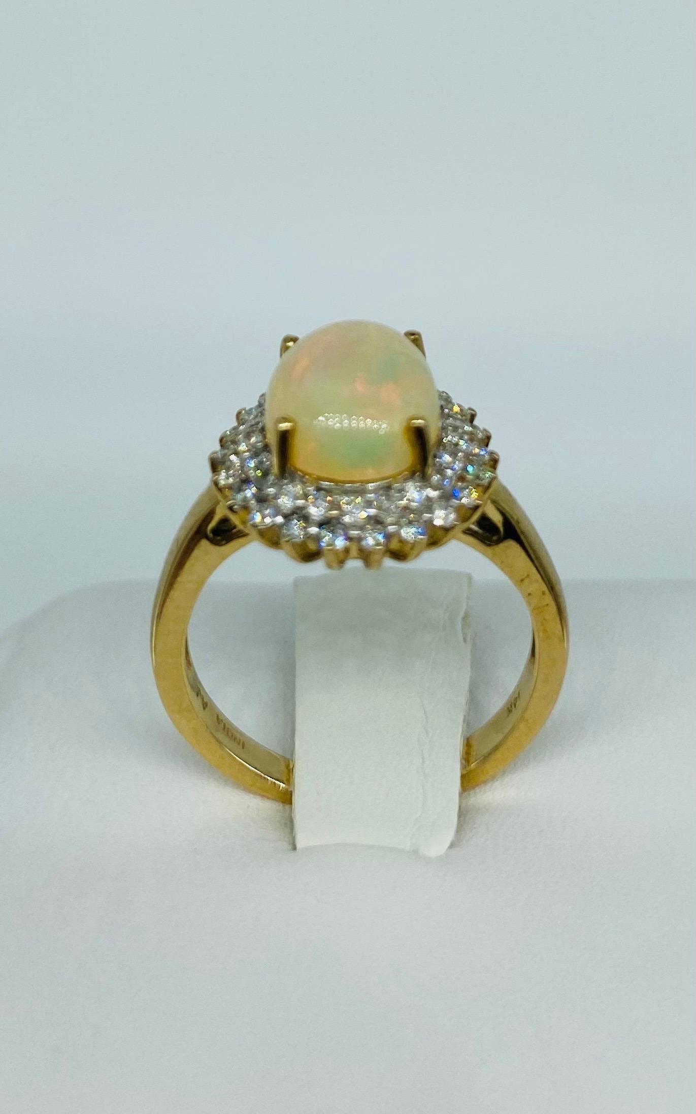 Vintage 2.20 Carat Opal & Diamonds Cluster Ring In Excellent Condition For Sale In Miami, FL