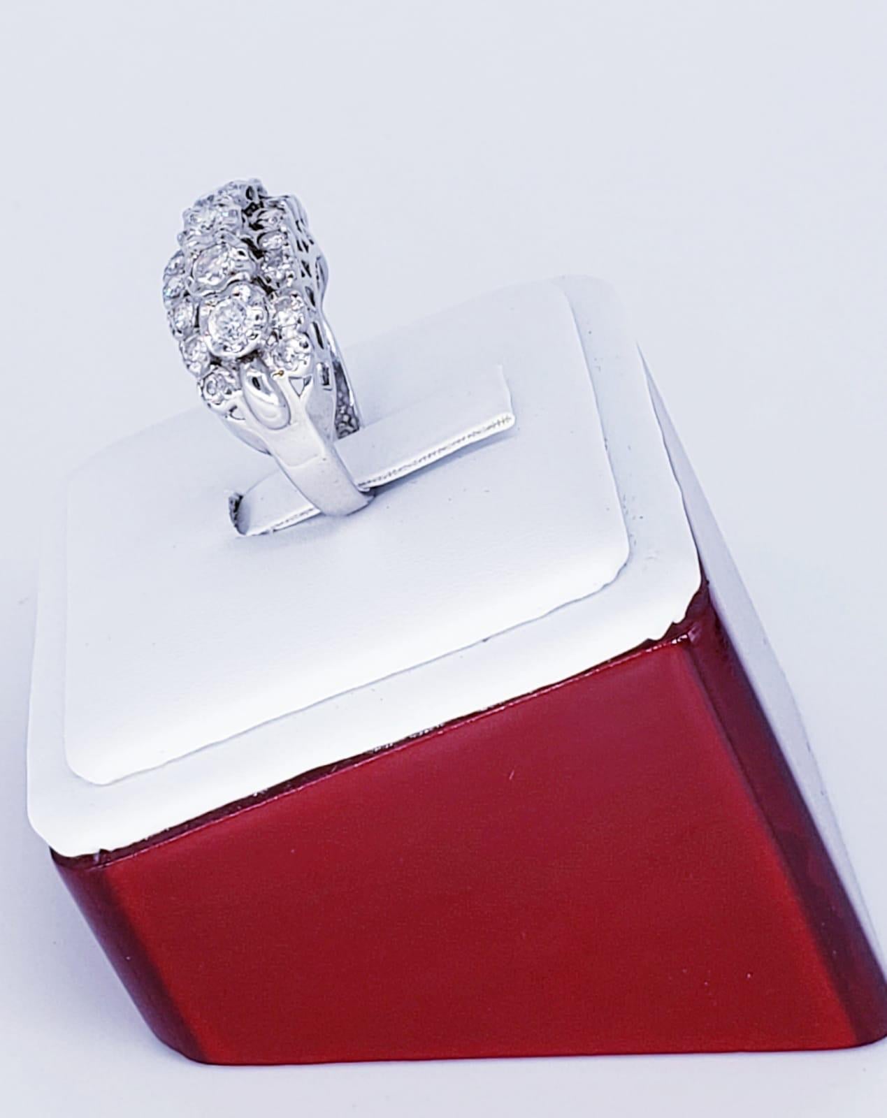 Vintage 2.21 Carat Diamond Bridal 18 Karat White Gold Ring In Good Condition For Sale In Miami, FL