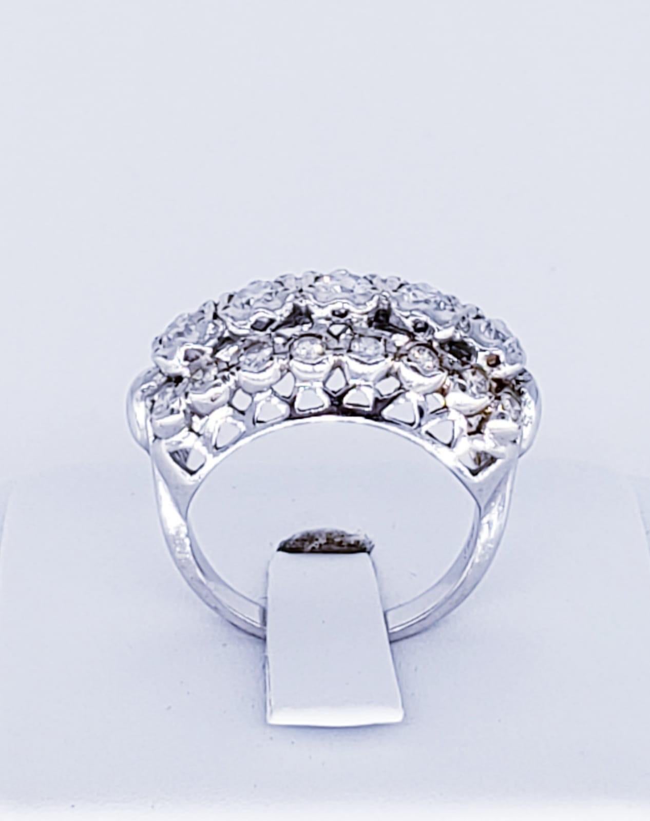 Vintage 2.21 Carat Diamond Bridal 18 Karat White Gold Ring For Sale 1