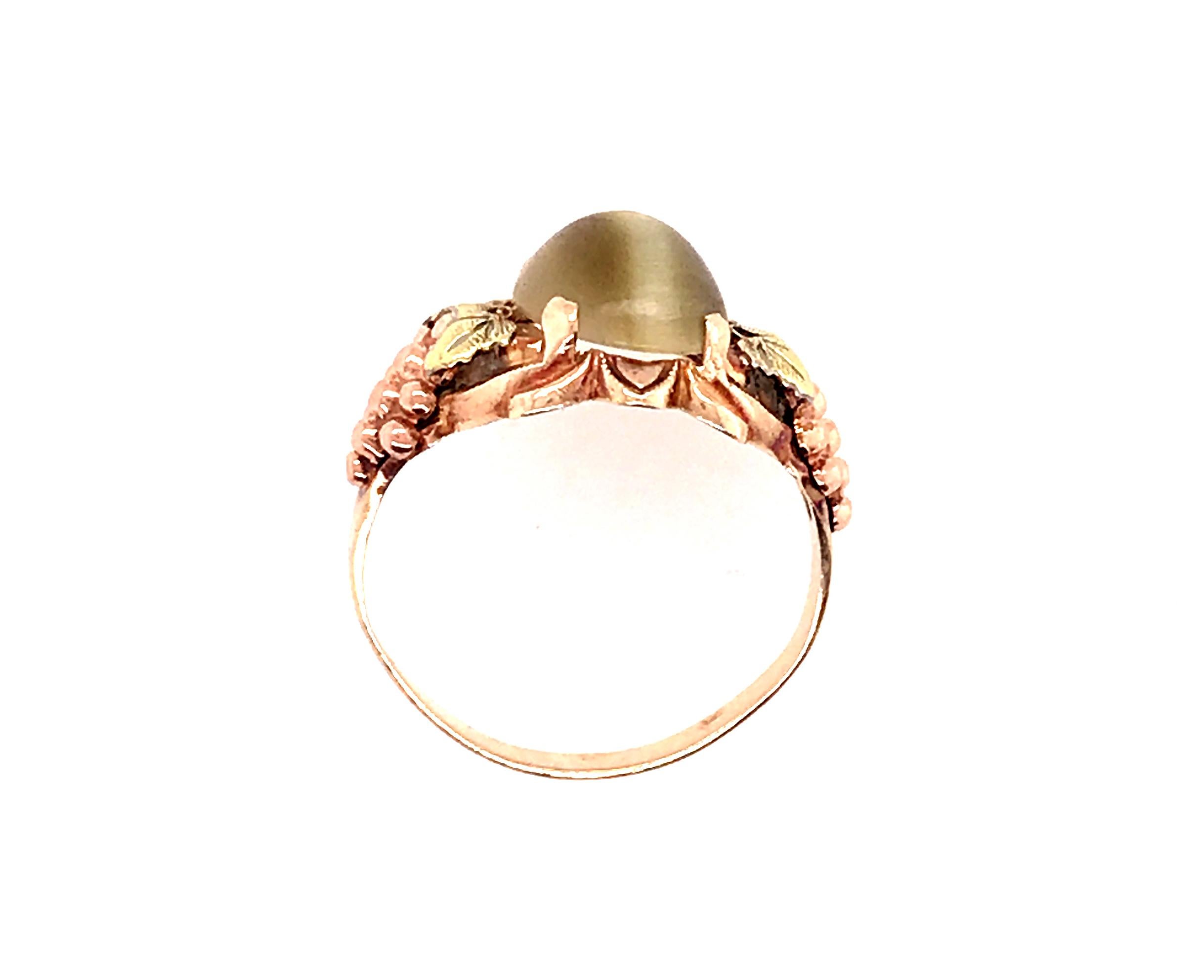 Vintage Antique 2.21ct Art Deco Tiger's Eye Yellow, Pink & Green Gold Cocktail  Ring



Features a 2.21ct Genuine Natural Tiger's Eye Gemstone

Solid 10K Yellow Gold with Pink & Green Gold Accents

Unique One of a Kind Piece 

Hand Carved Grape on