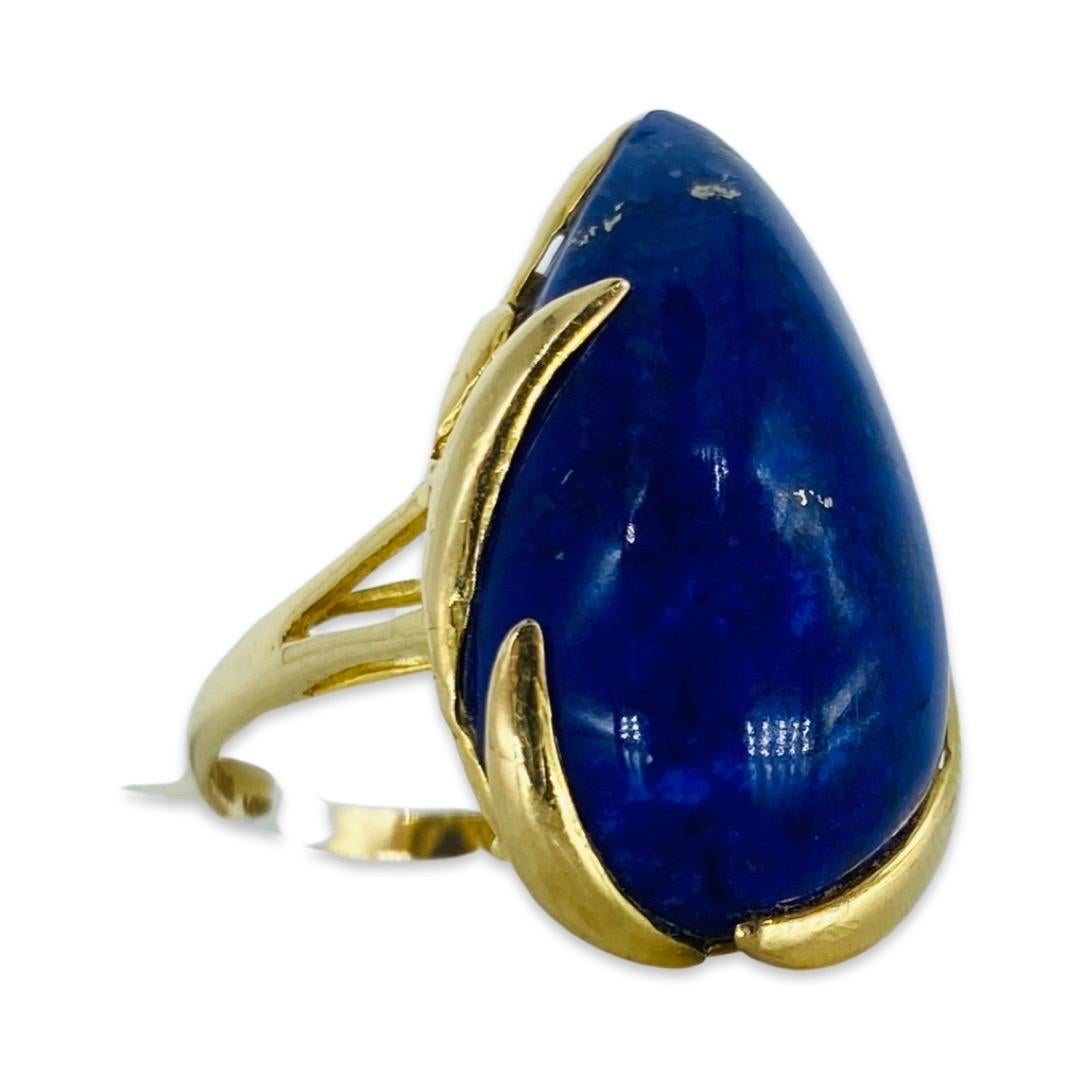 Vintage 22.35 Carat Lapis Lazuli Cabochon Pear Cut Cocktail Ring 14k Gold In Excellent Condition For Sale In Miami, FL