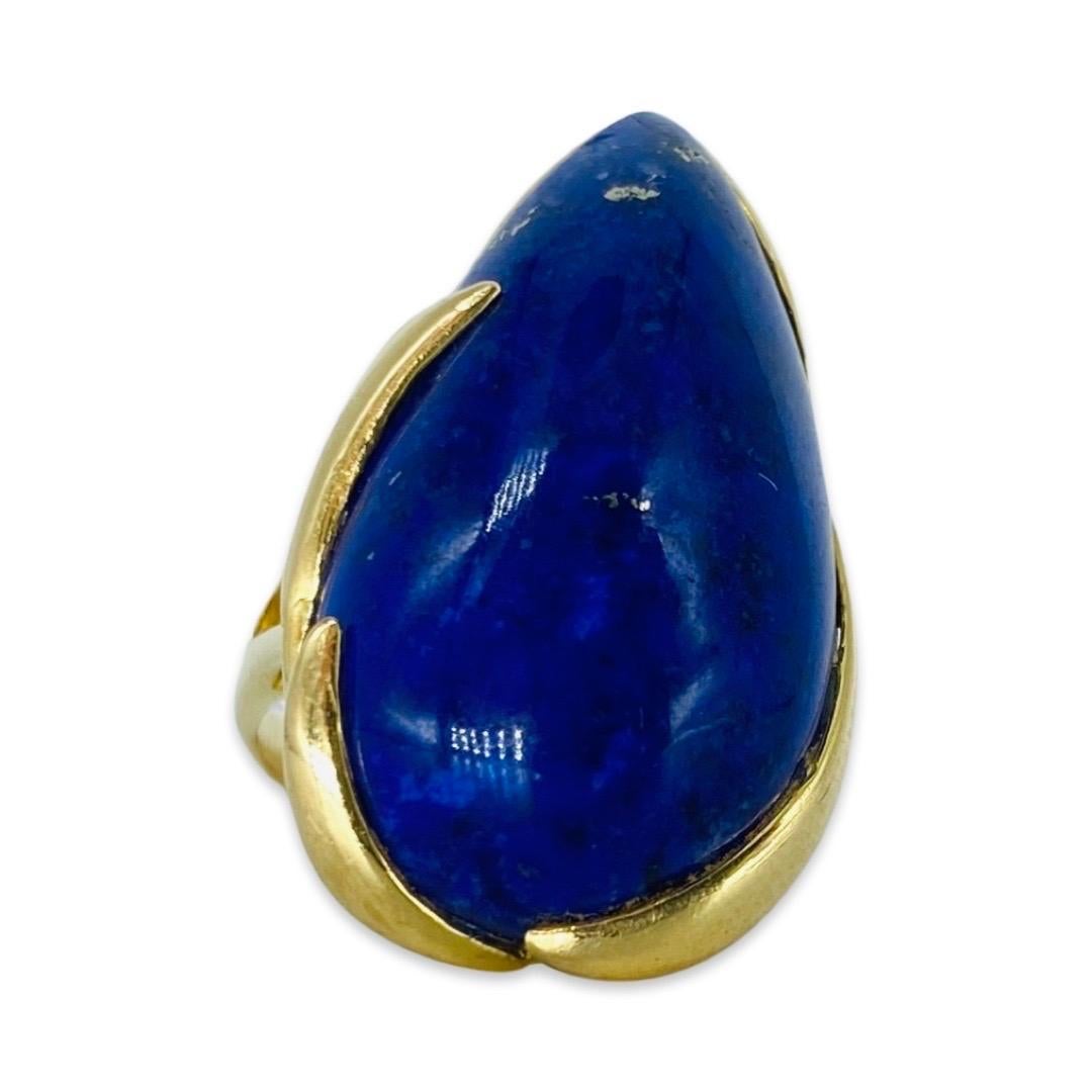 Women's or Men's Vintage 22.35 Carat Lapis Lazuli Cabochon Pear Cut Cocktail Ring 14k Gold For Sale
