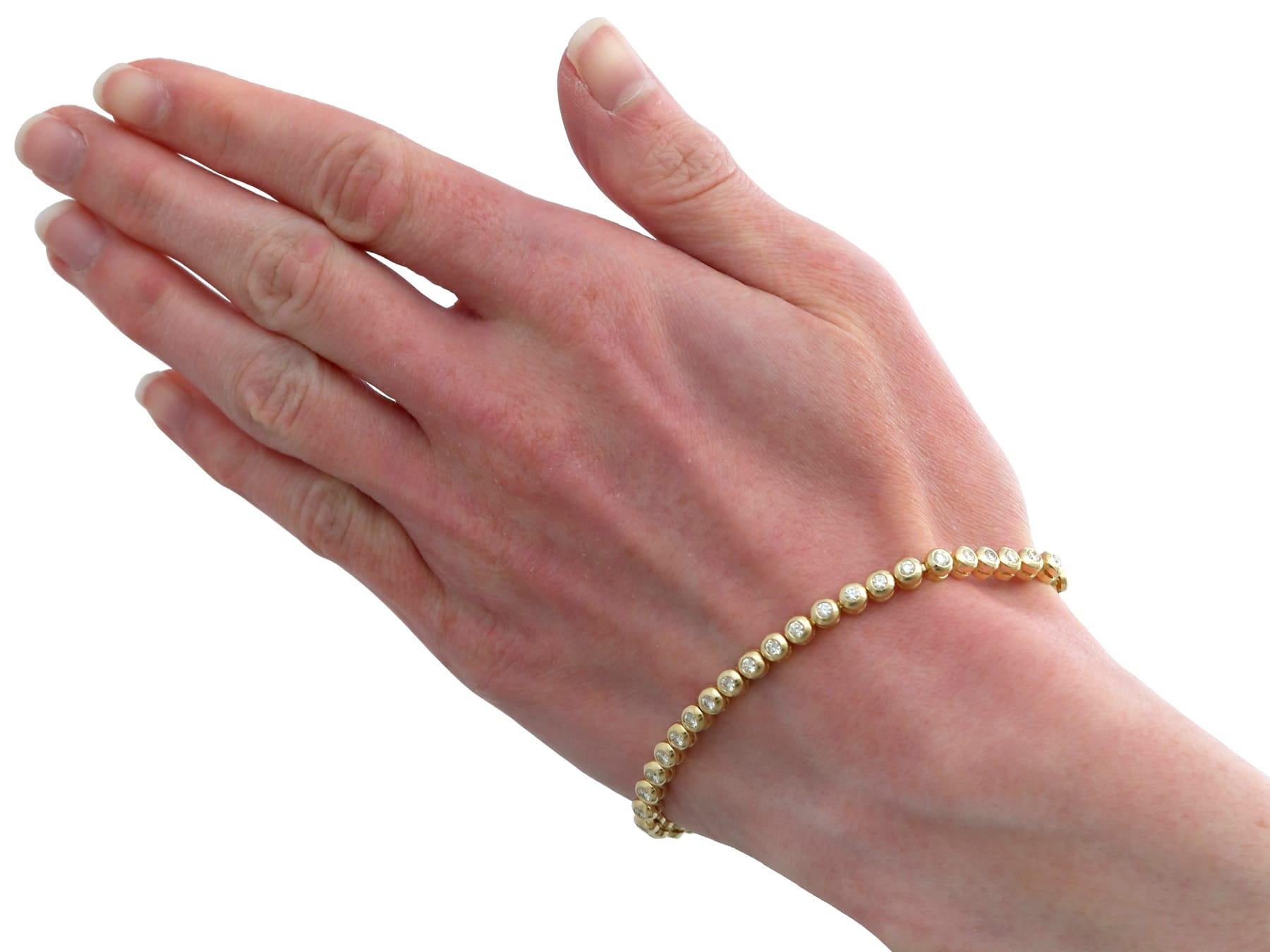 Bracelet tennis vintage en or jaune 18 carats et diamants de 2,25 carats en vente 7