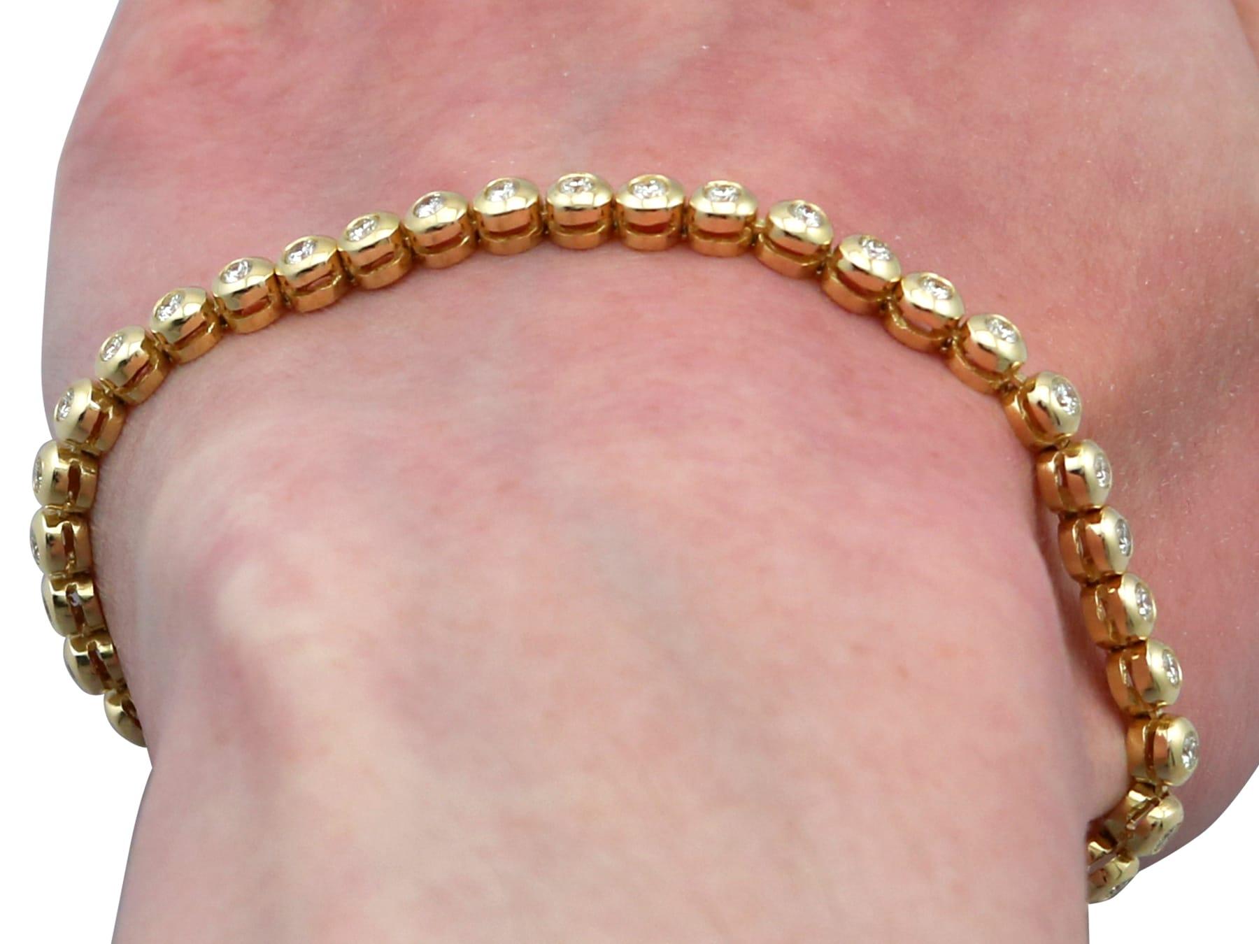 Bracelet tennis vintage en or jaune 18 carats et diamants de 2,25 carats en vente 9