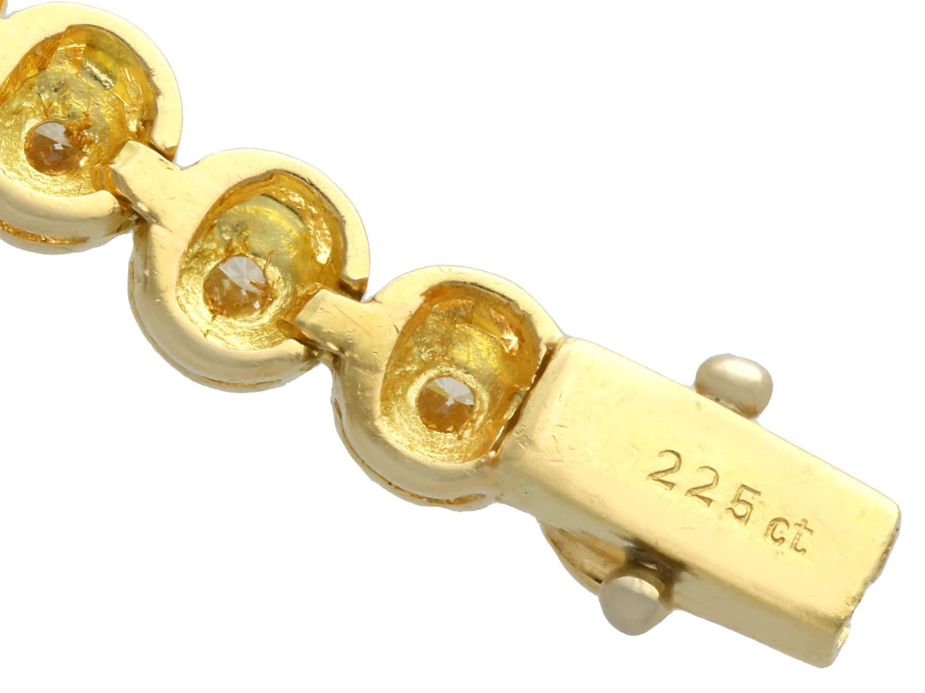 Bracelet tennis vintage en or jaune 18 carats et diamants de 2,25 carats en vente 3