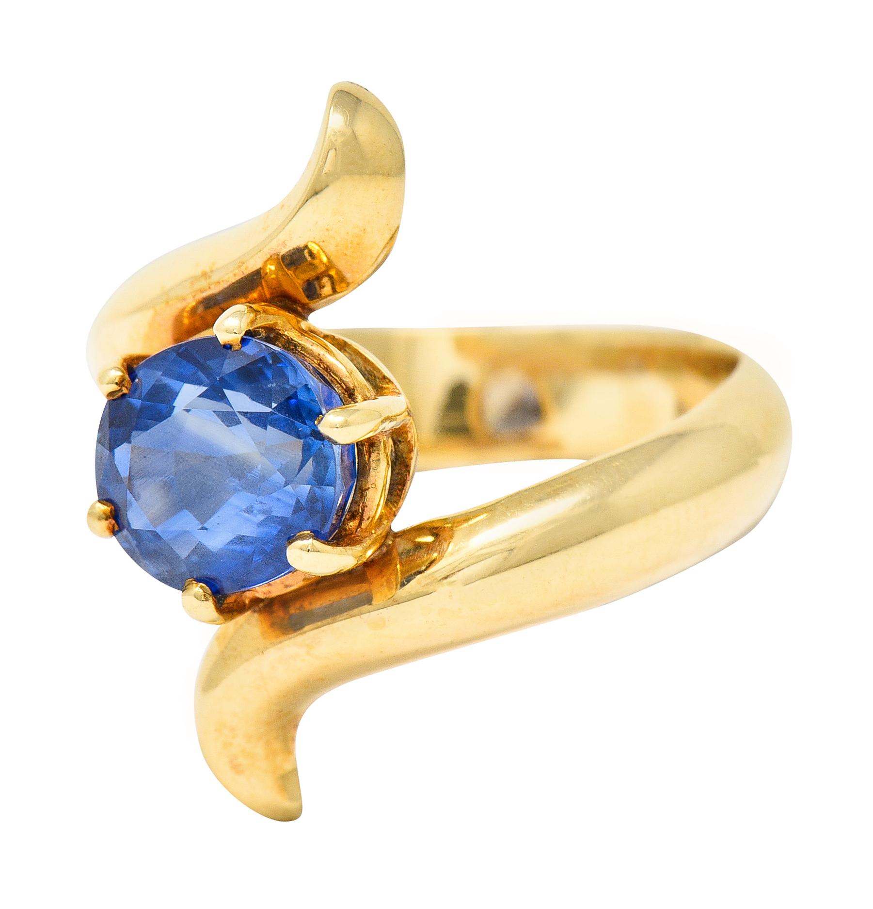 Women's or Men's Vintage 2.25 Carats Sapphire 14 Karat Yellow Gold Bypass Ring