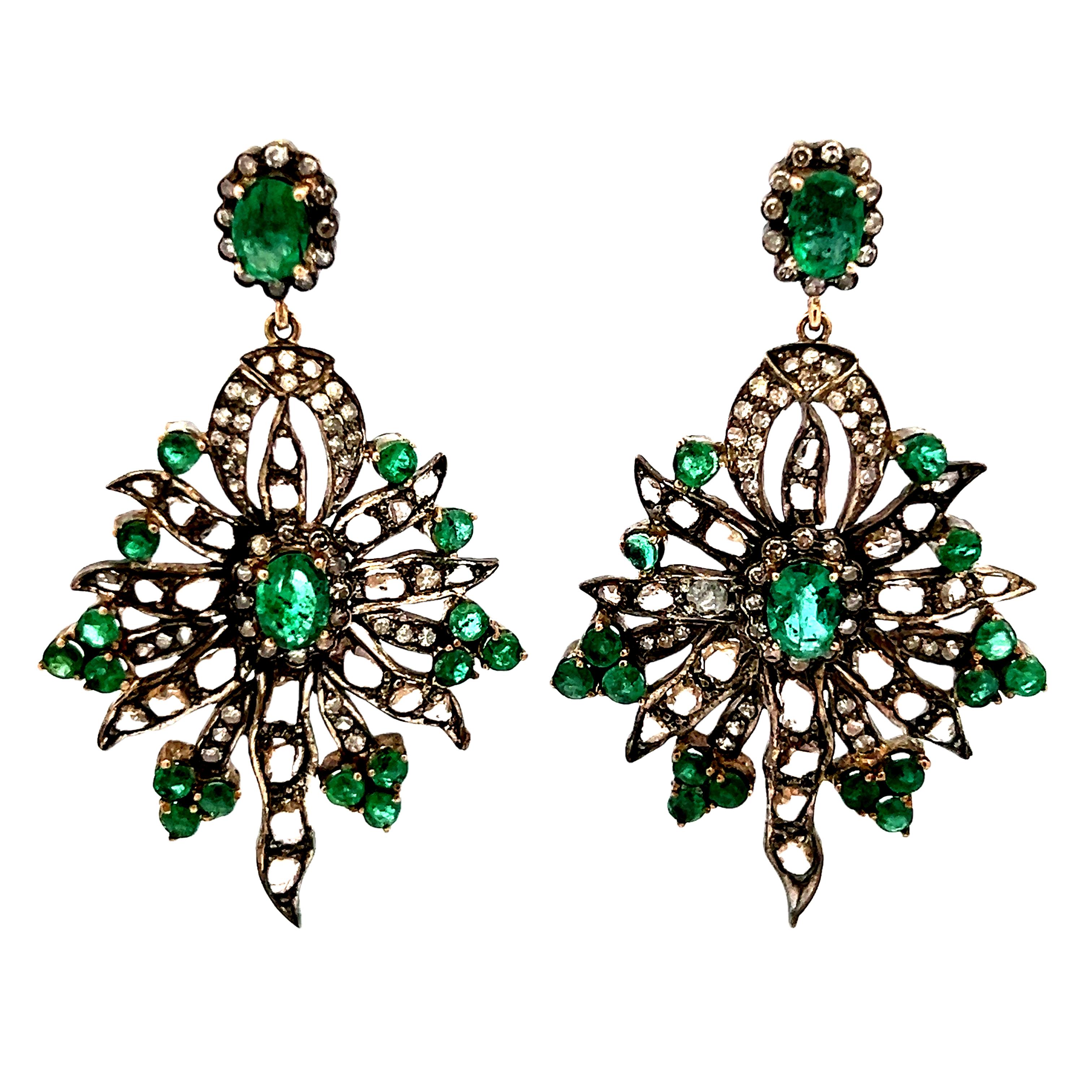 Boucles d'oreilles en argent de style Kundan avec émeraudes et diamants taillés en rose en vente 1
