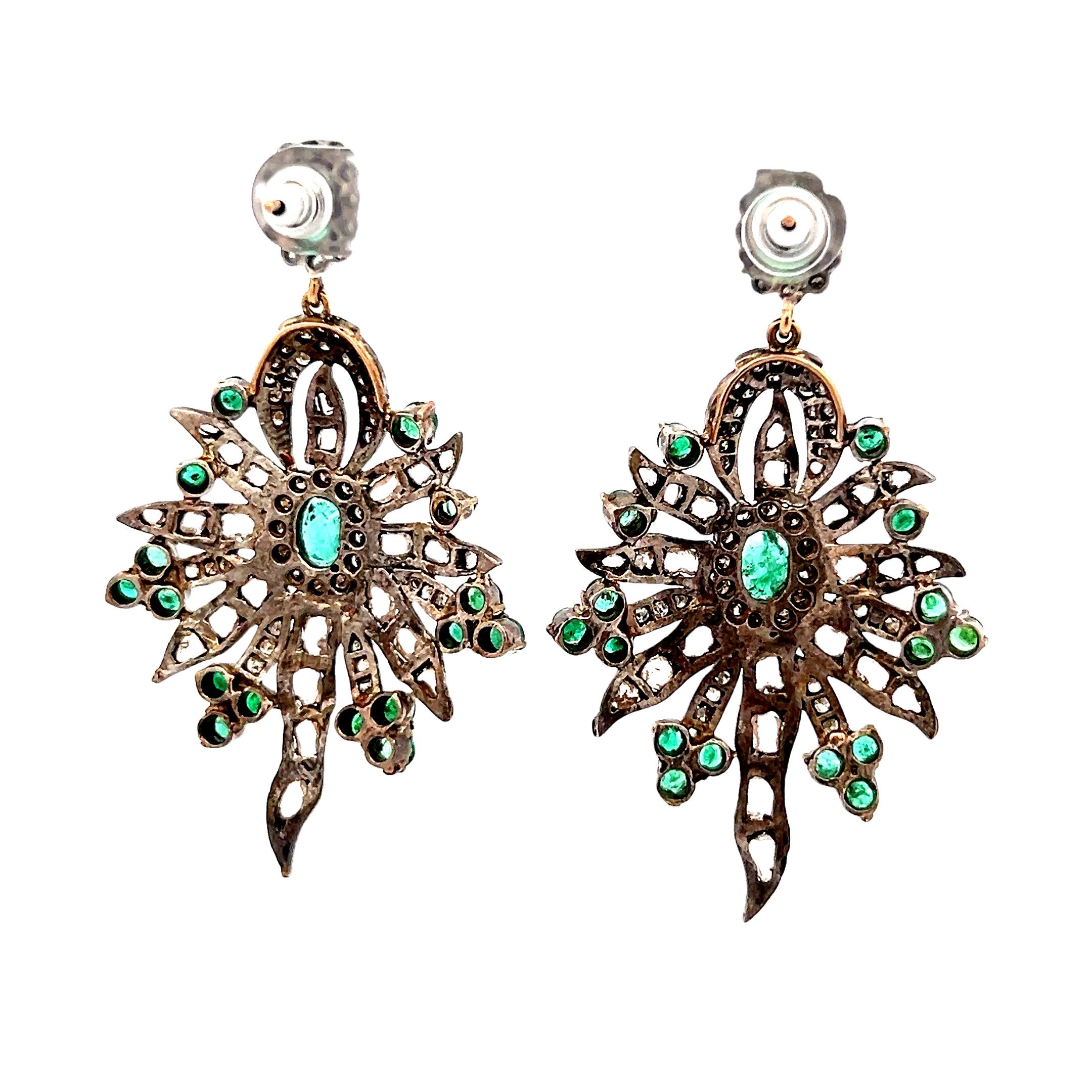 Boucles d'oreilles en argent de style Kundan avec émeraudes et diamants taillés en rose en vente 2