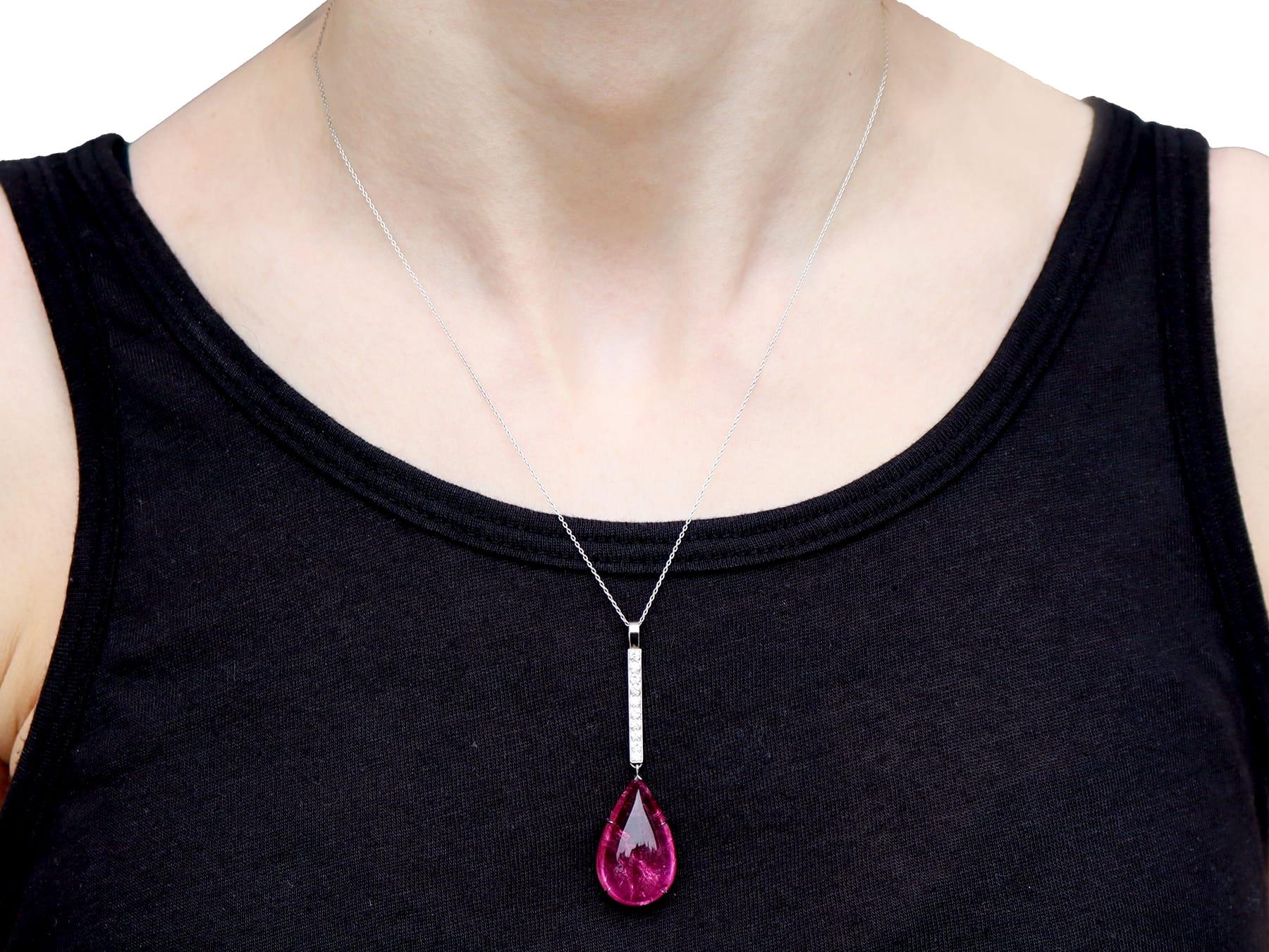 Pendentif vintage en platine avec tourmaline rose 22,71 carats et diamants 0,32 carat en vente 2