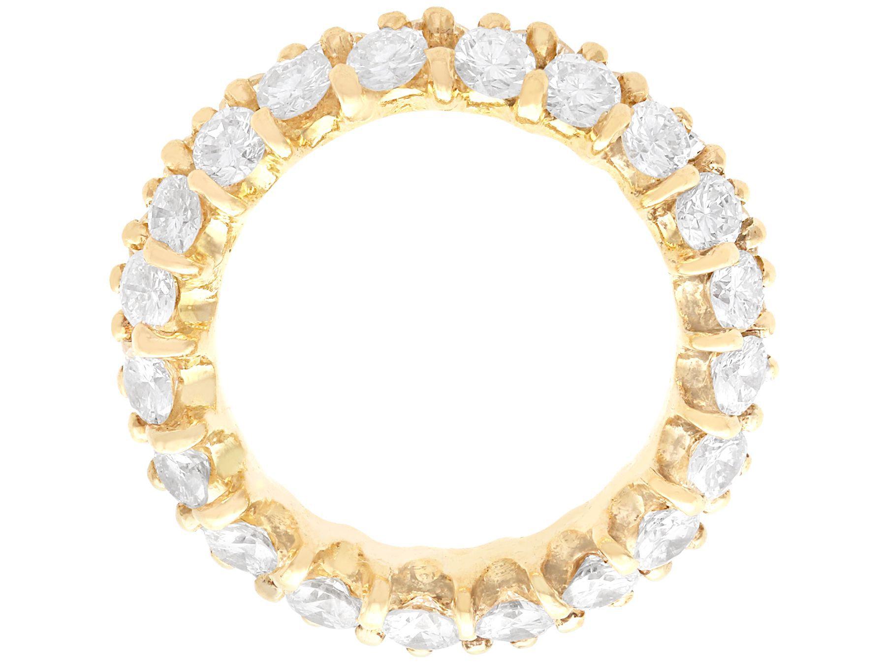 Women's or Men's Vintage 2.28 Carat Diamond and 18K Yellow Gold Eternity Ring For Sale