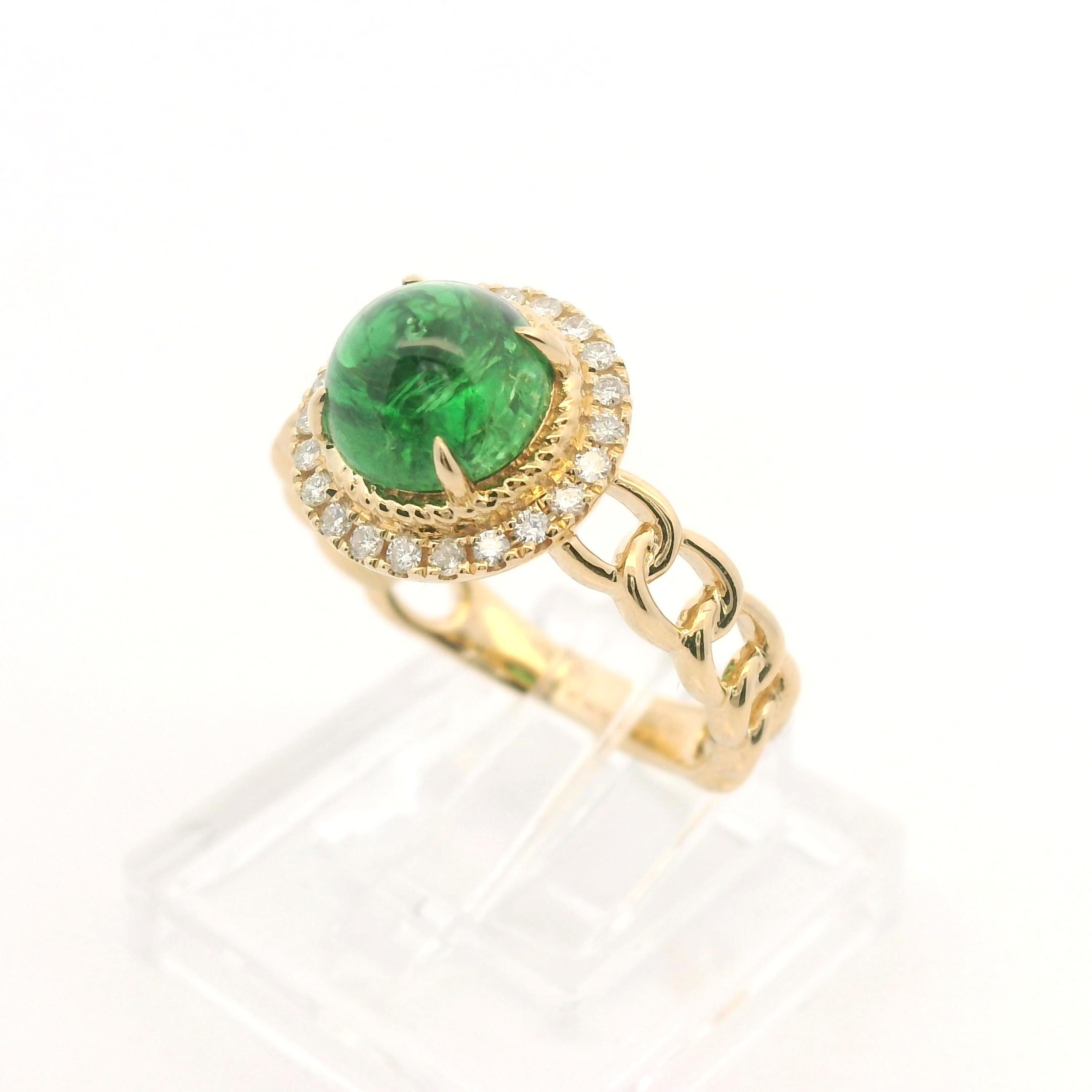 Vintage 2.28Ct Tsavorite Diamond Ring in 18 Karat Yellow Gold For Sale 2