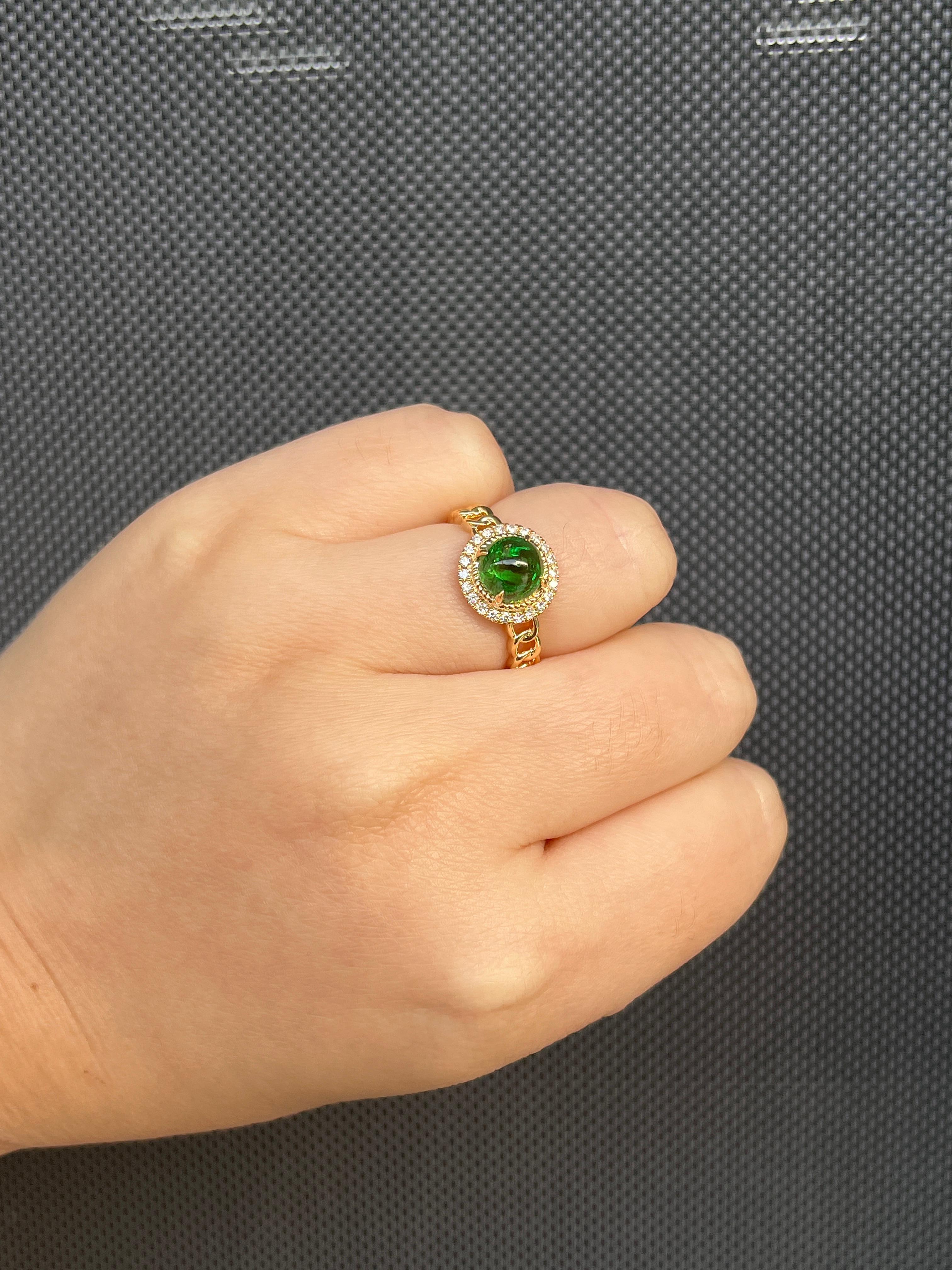 Vintage 2.28Ct Tsavorite Diamond Ring in 18 Karat Yellow Gold For Sale 3