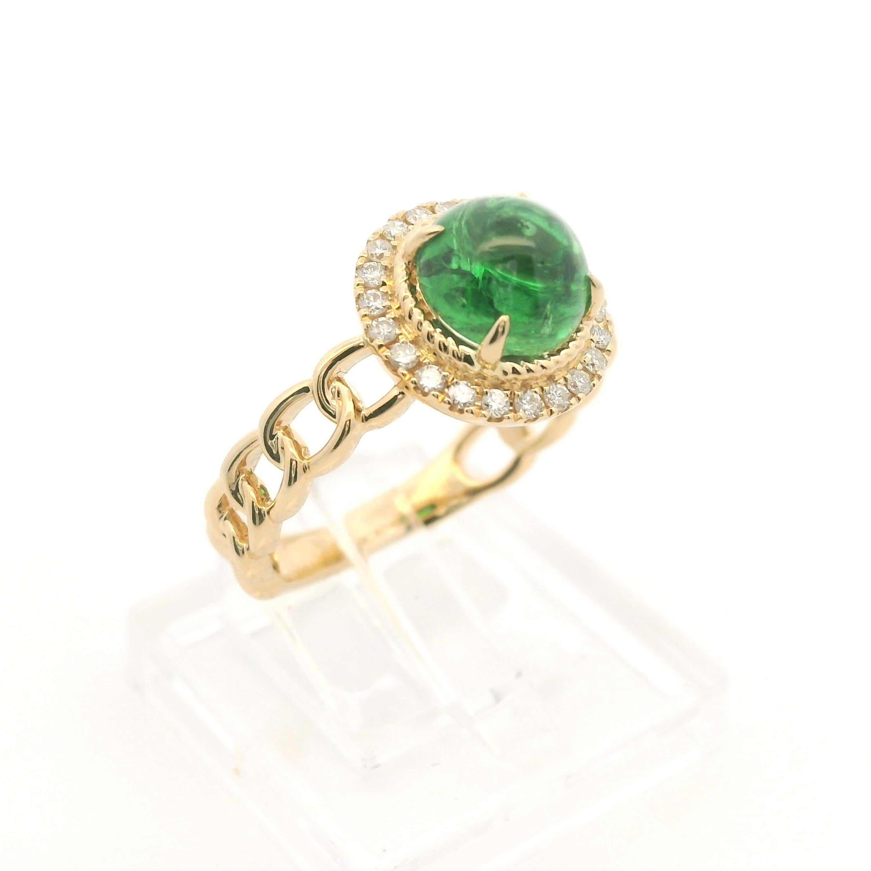 Vintage 2.28Ct Tsavorite Diamond Ring in 18 Karat Yellow Gold For Sale 1
