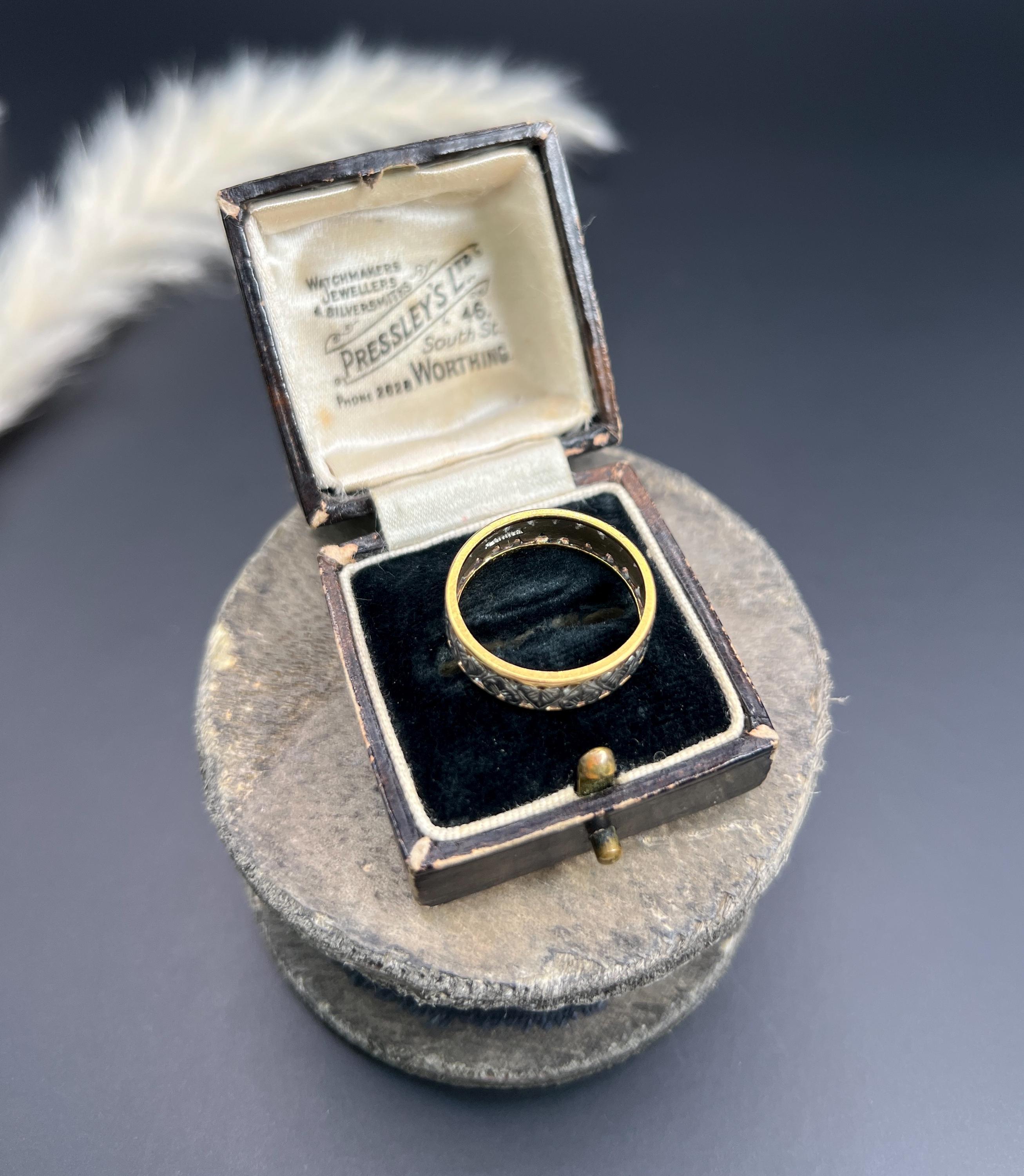 Vintage 22ct Gold & Platinum, 1940s Heart Band Ring For Sale 1
