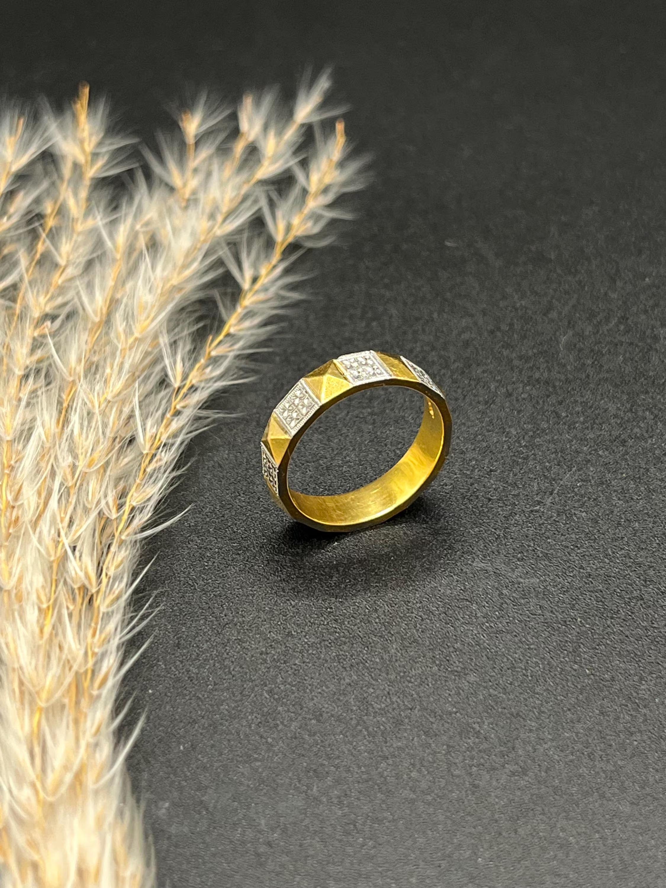 Fascia d'oro 22ct e platino d'epoca, con marchio Londra 1960 in vendita 2