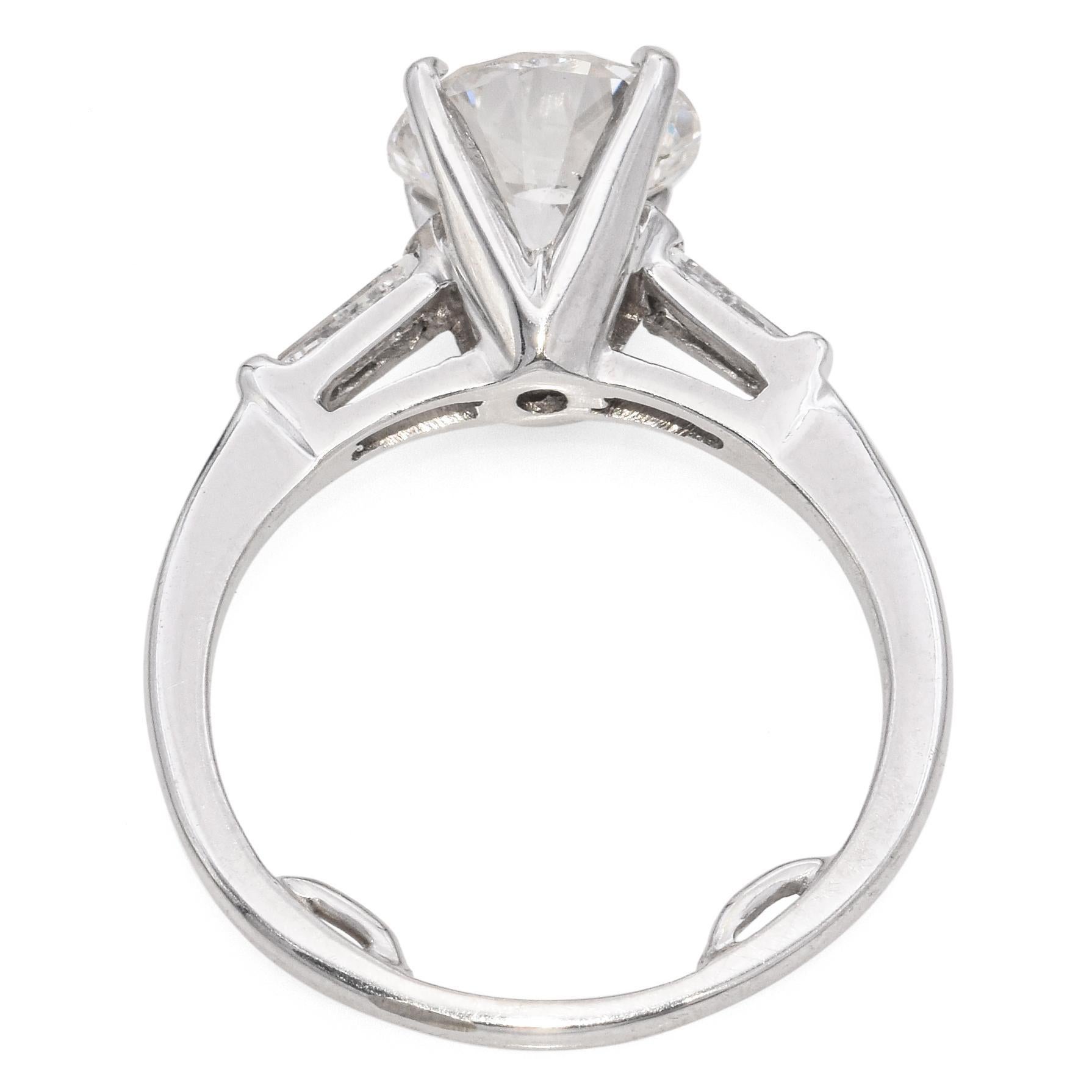 Vintage 2.2ct Round Brilliant Diamond White Gold Engagement Ring Pour femmes en vente