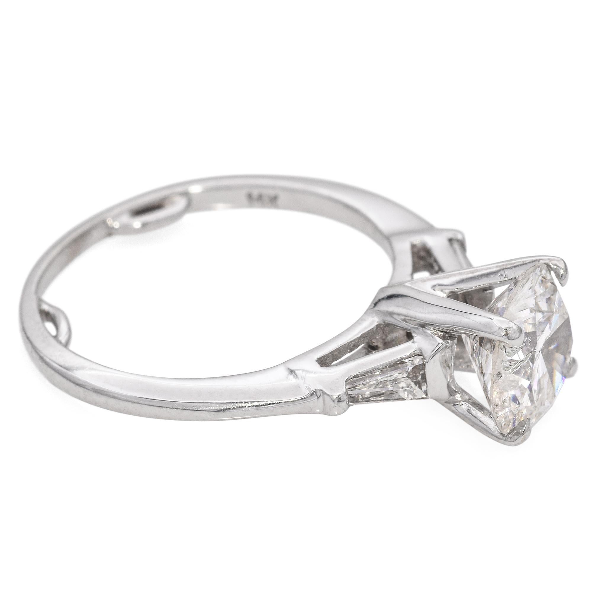 Vintage 2.2ct Round Brilliant Diamond White Gold Engagement Ring en vente 1