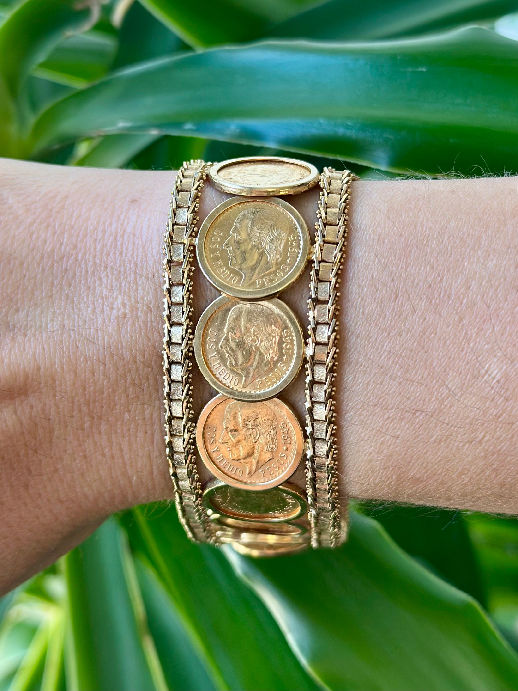 Vintage 22K 1945 2,5 Pesos-Münzen in 14K Gelbgold-Armband im Zustand „Gut“ im Angebot in Houston, TX
