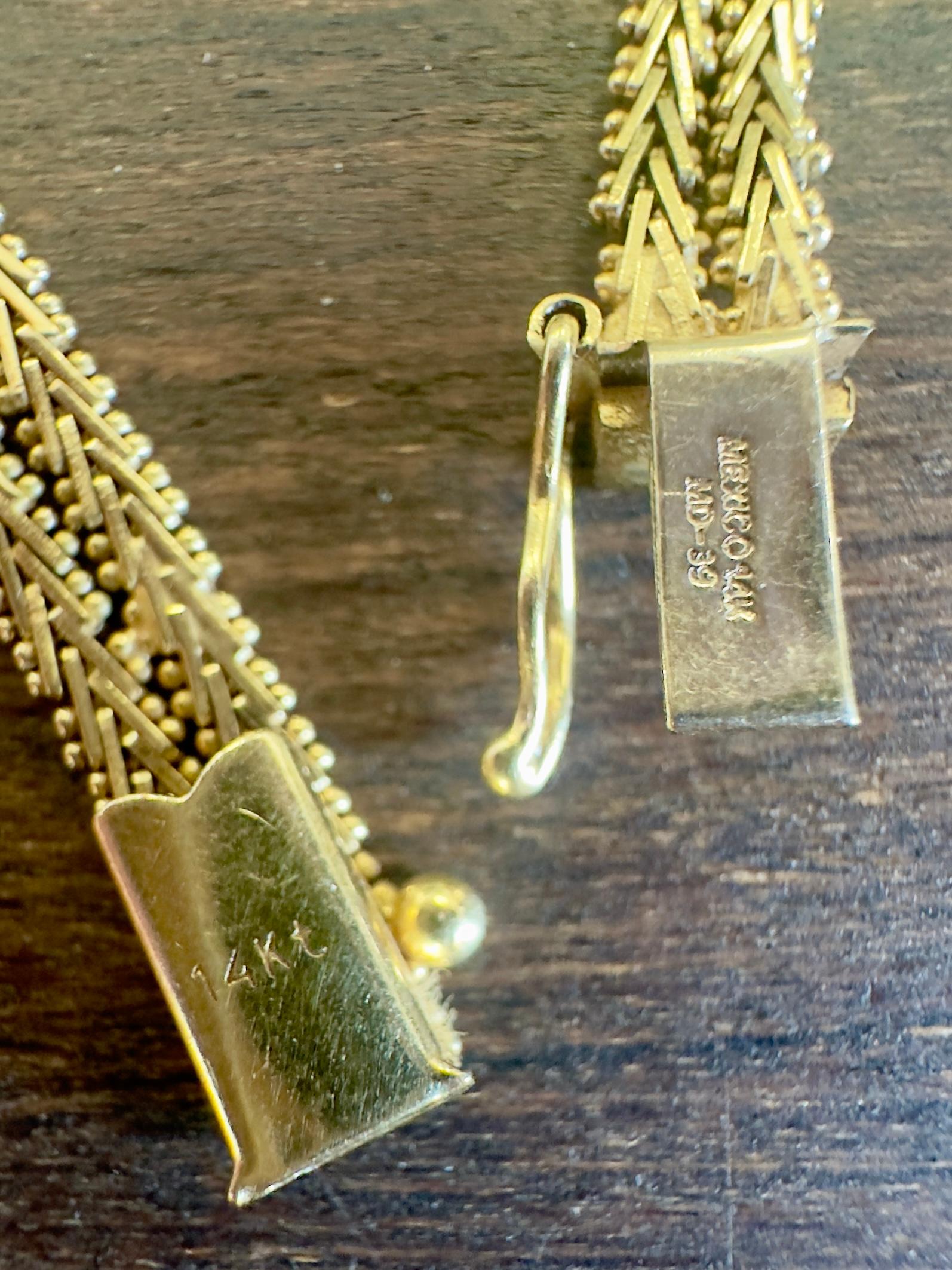 Collar en V Vintage de Oro Amarillo de 14 quilates con Monedas de Dos Pesos de 1945 en venta 8