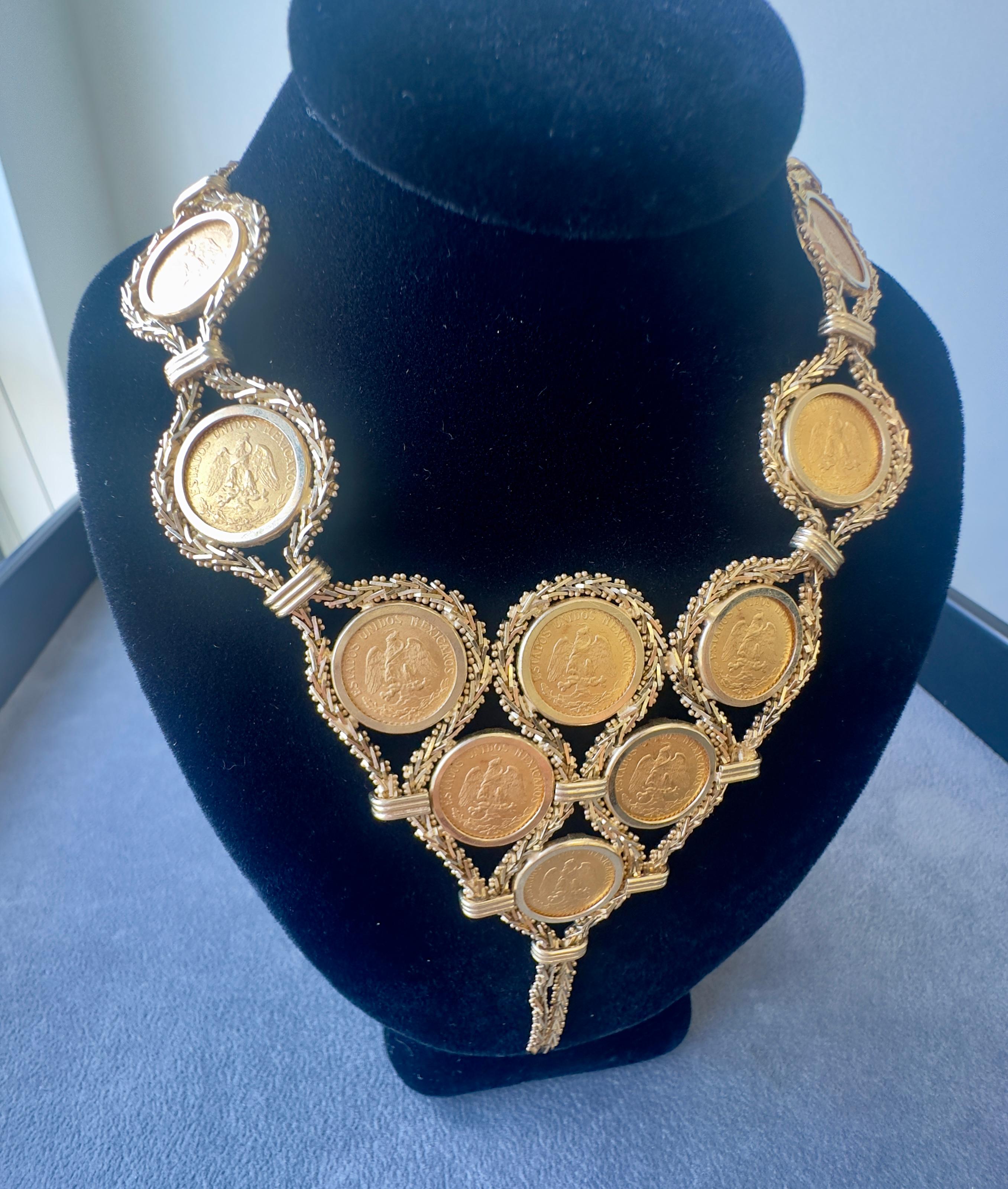 Collar en V Vintage de Oro Amarillo de 14 quilates con Monedas de Dos Pesos de 1945 en venta 3